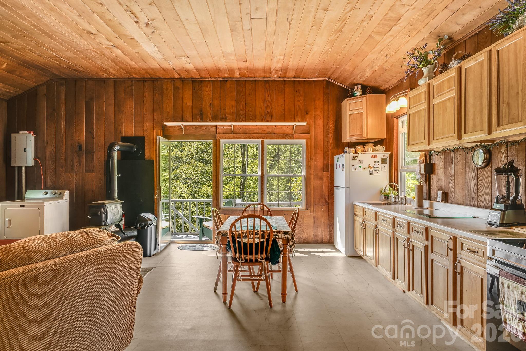 1712 Little Creek Road — Hot Springs