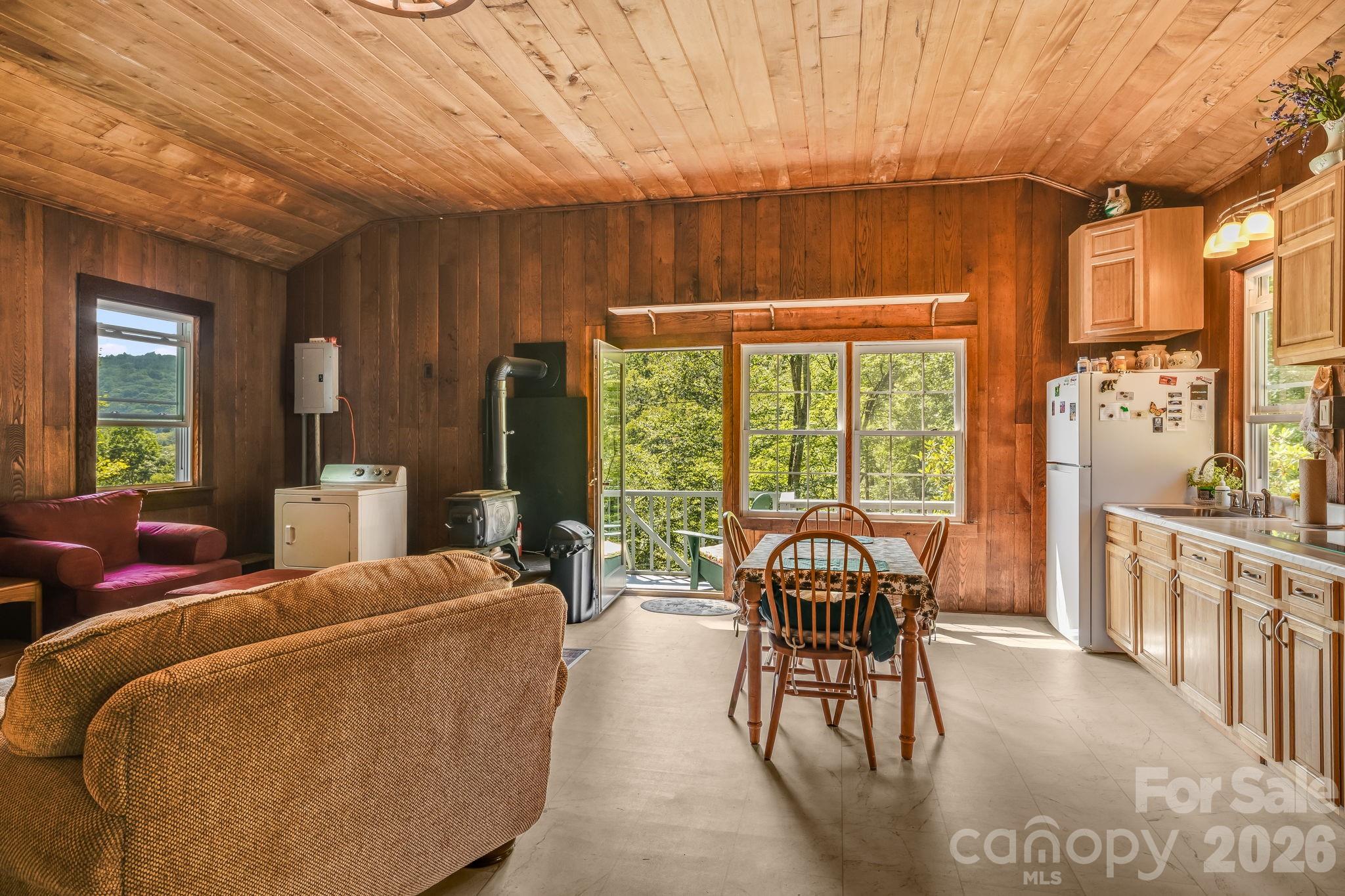 1712 Little Creek Road — Hot Springs