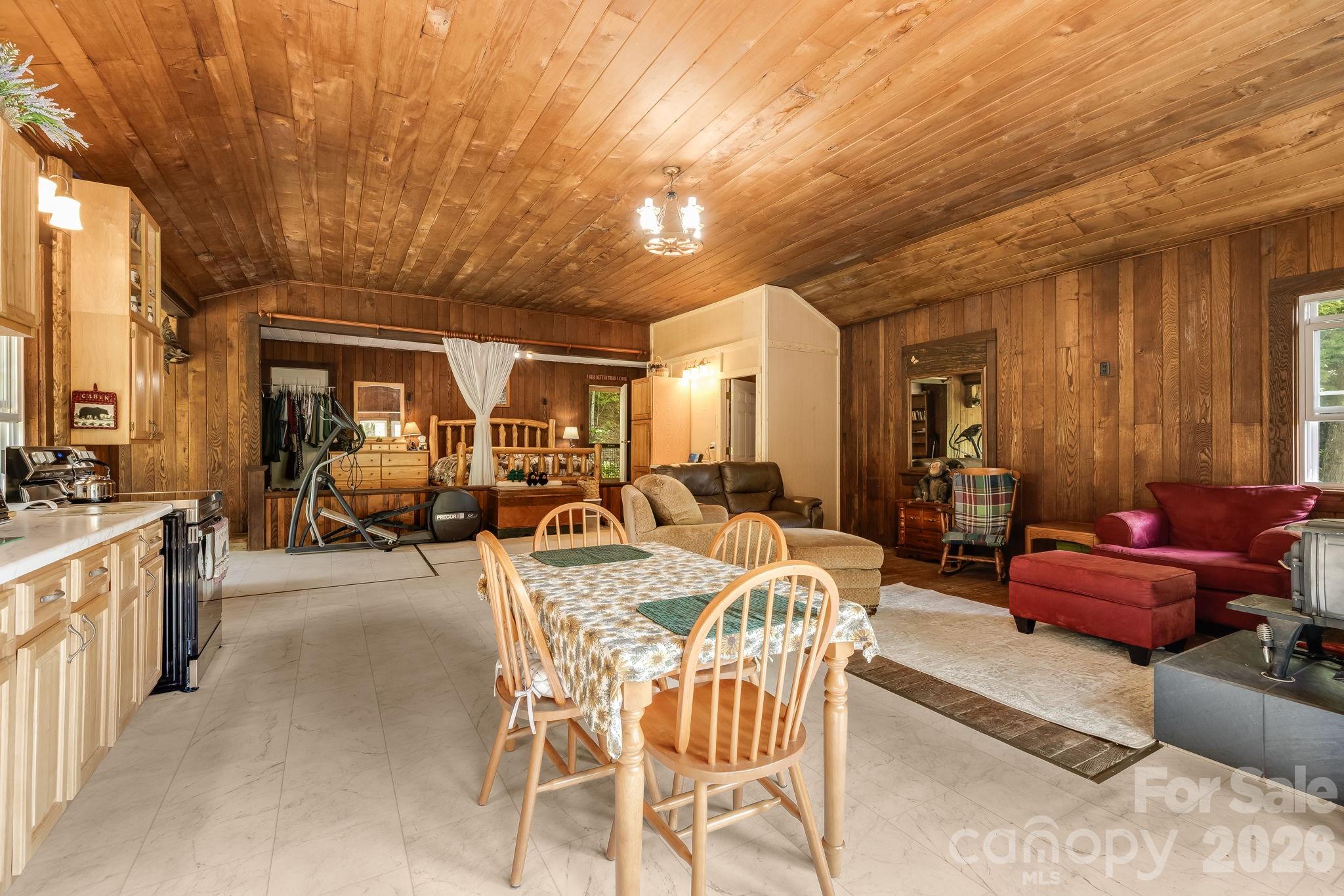 1712 Little Creek Road — Hot Springs