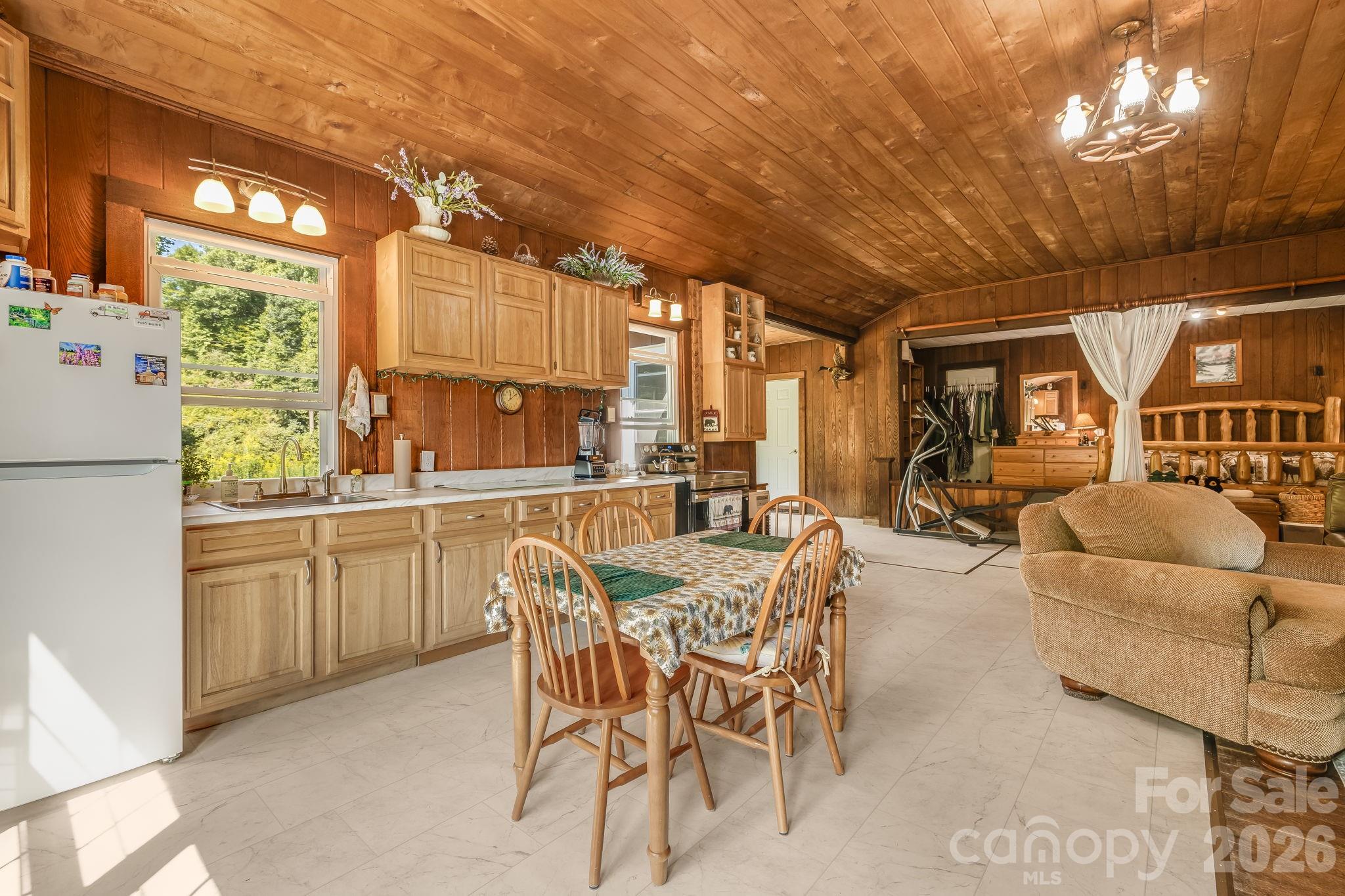 1712 Little Creek Road — Hot Springs