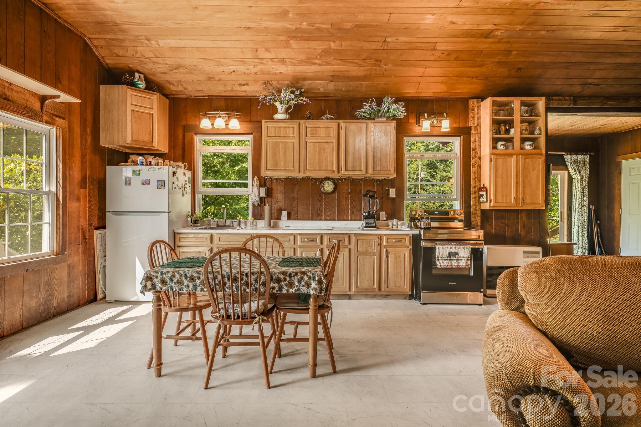 1712 Little Creek Road — Hot Springs