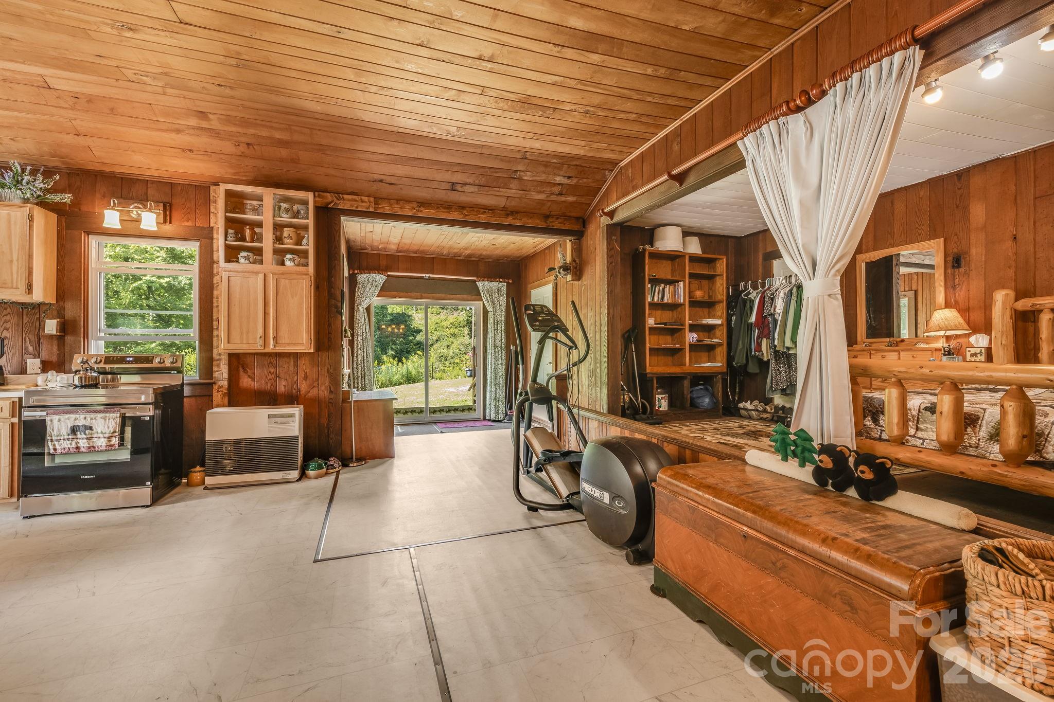 1712 Little Creek Road — Hot Springs