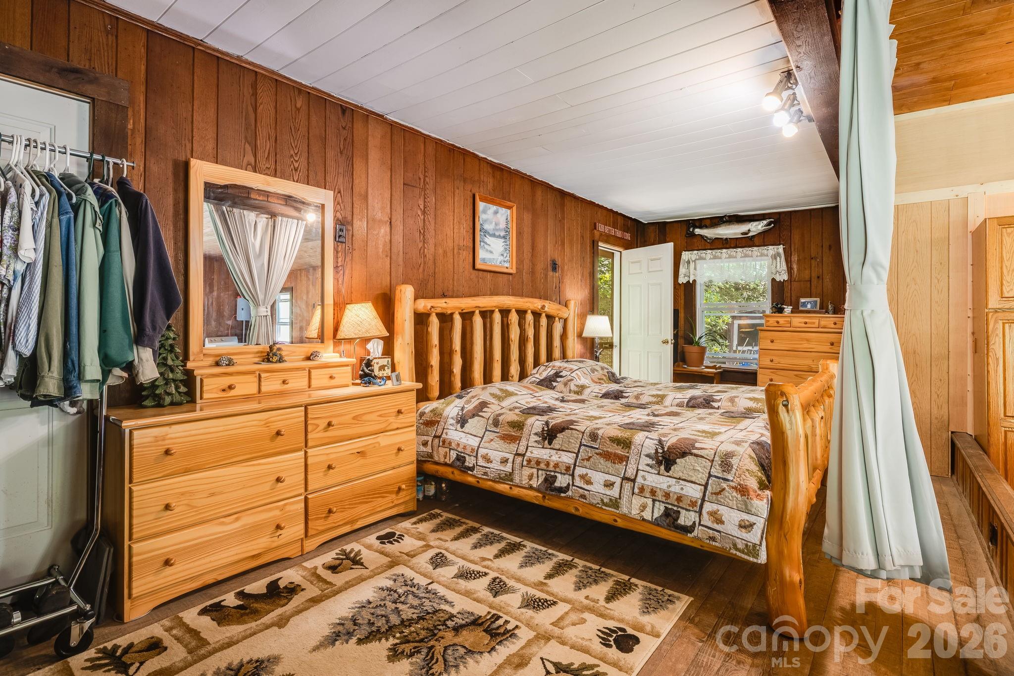 1712 Little Creek Road — Hot Springs