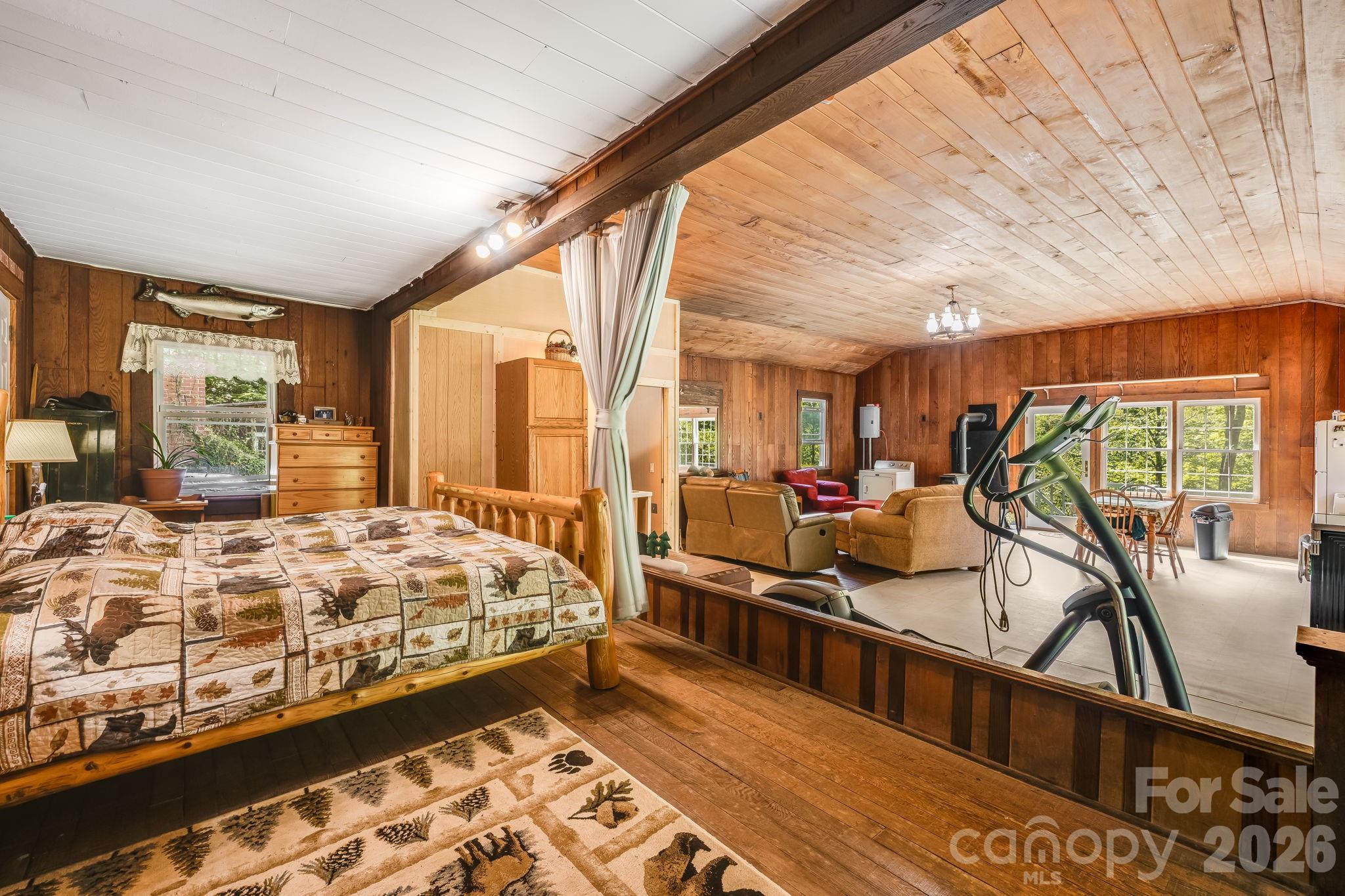 1712 Little Creek Road — Hot Springs