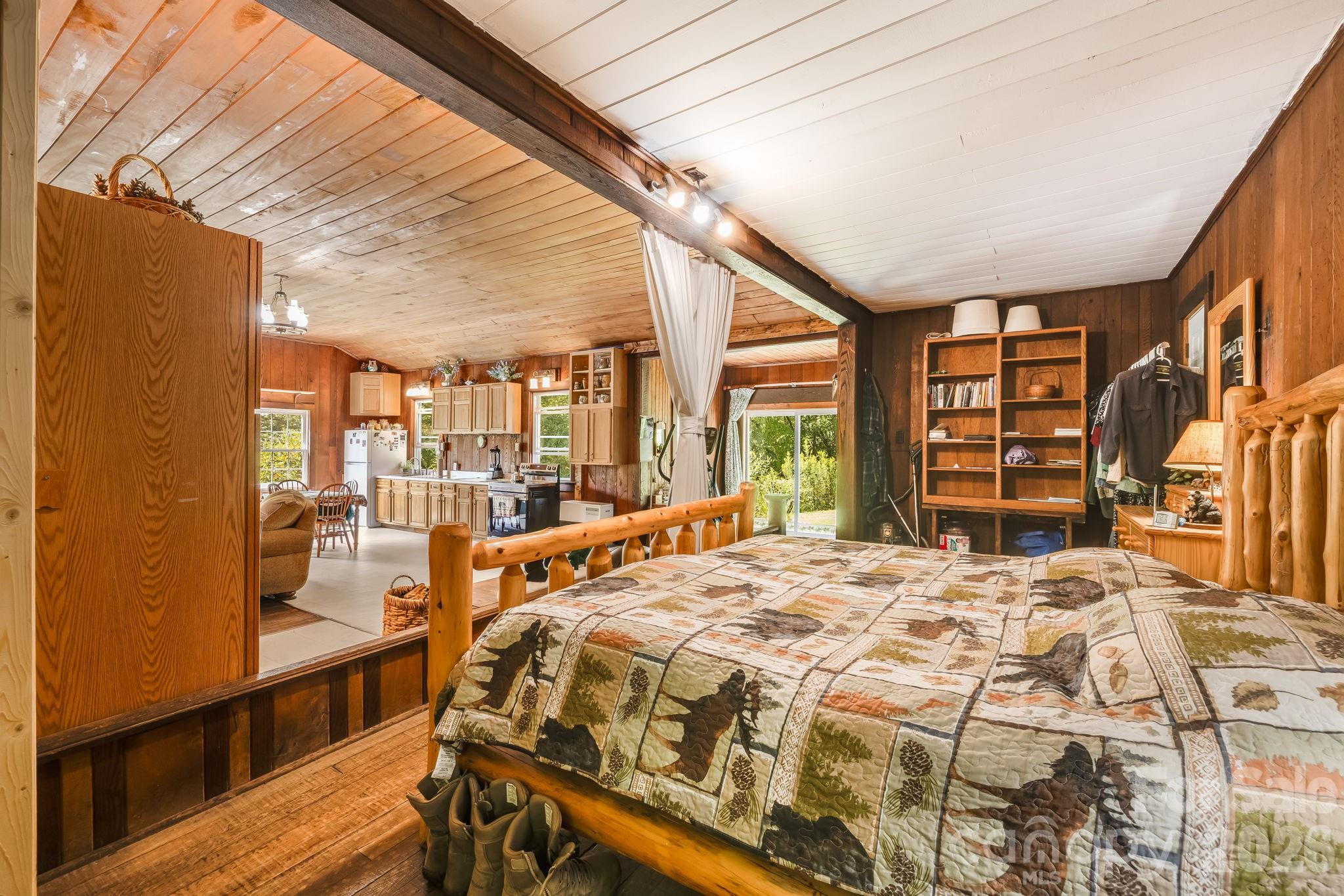 1712 Little Creek Road — Hot Springs