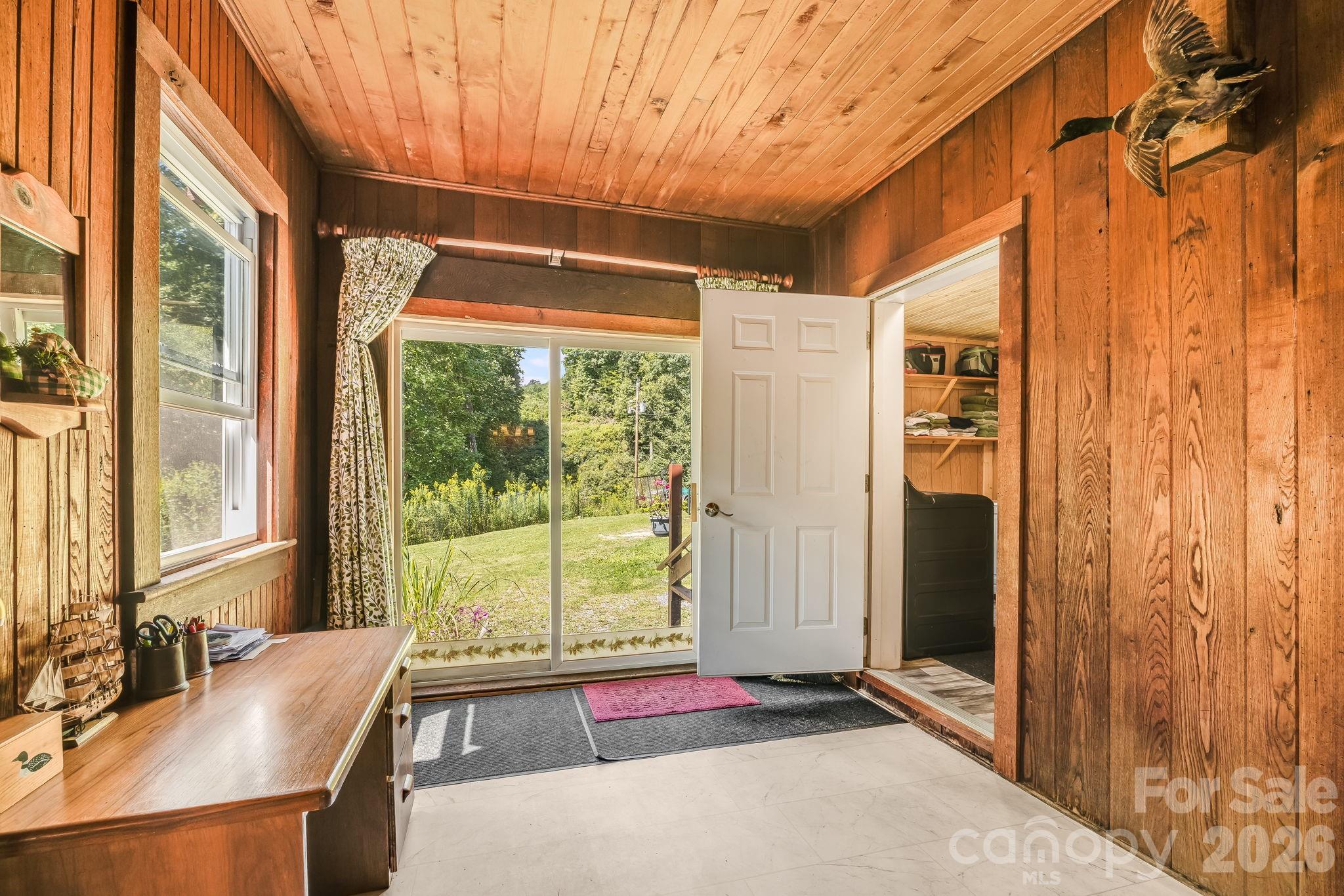 1712 Little Creek Road — Hot Springs