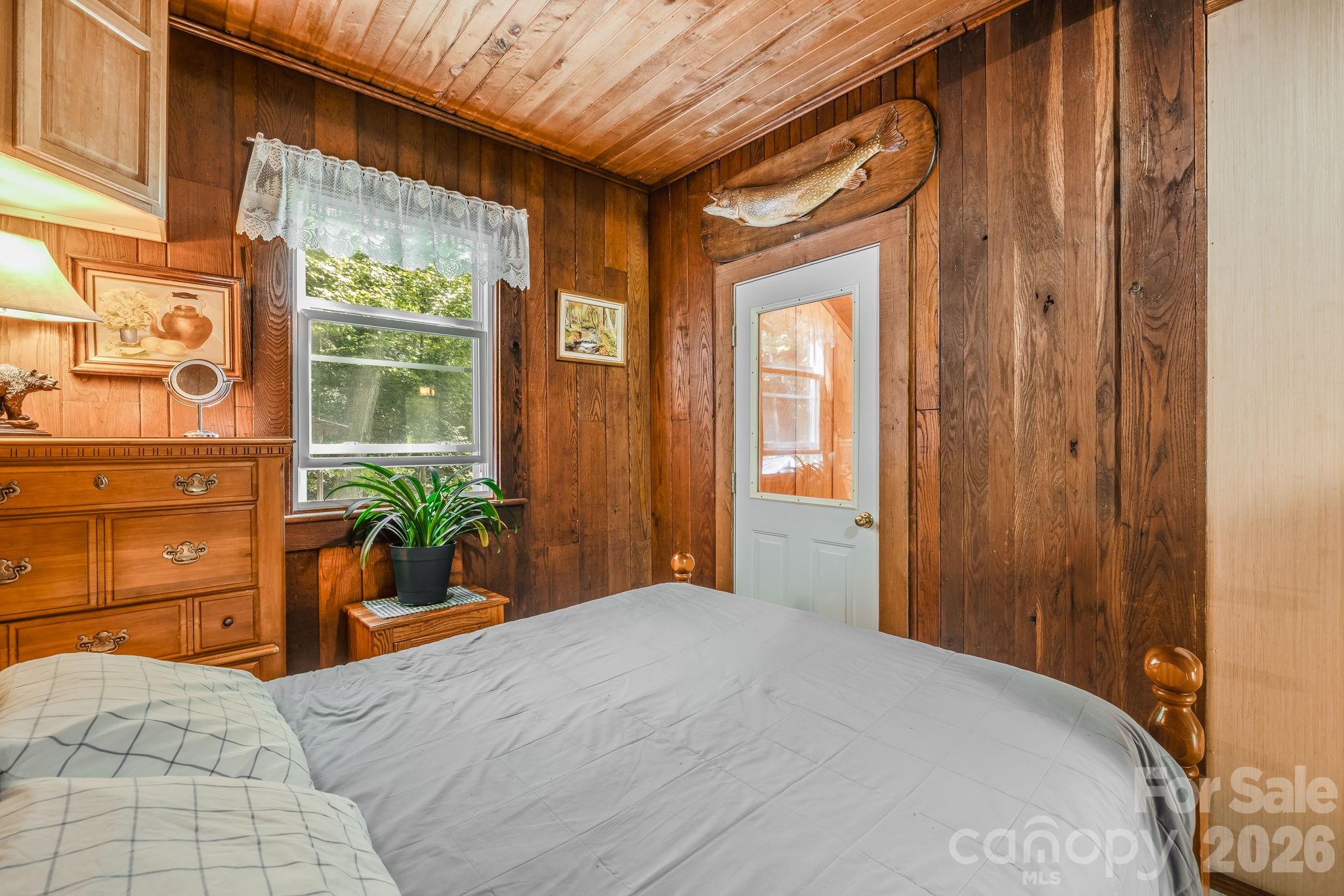 1712 Little Creek Road — Hot Springs