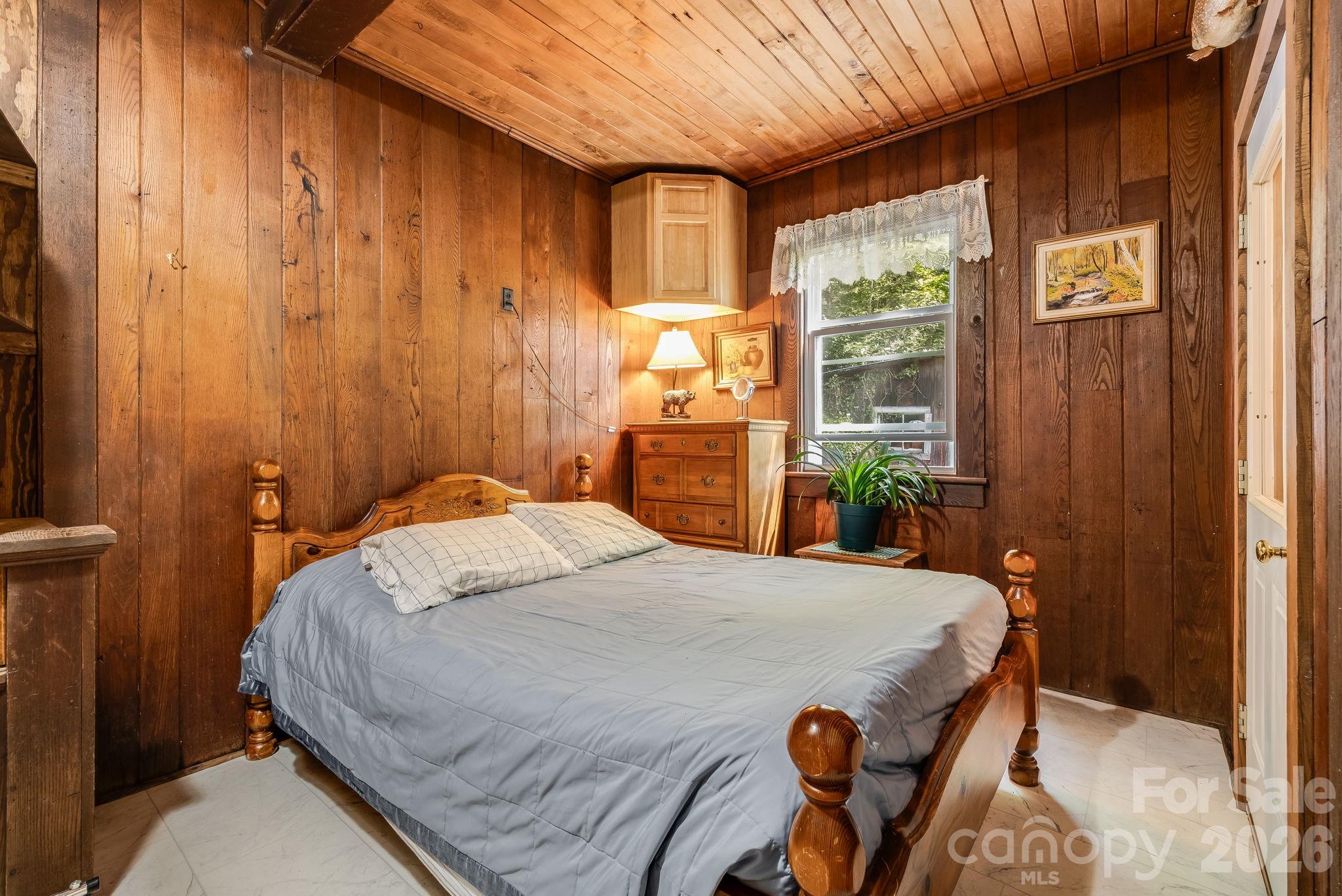 1712 Little Creek Road — Hot Springs