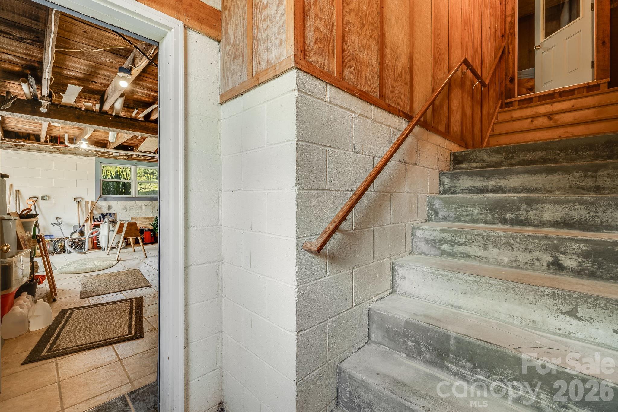 1712 Little Creek Road — Hot Springs