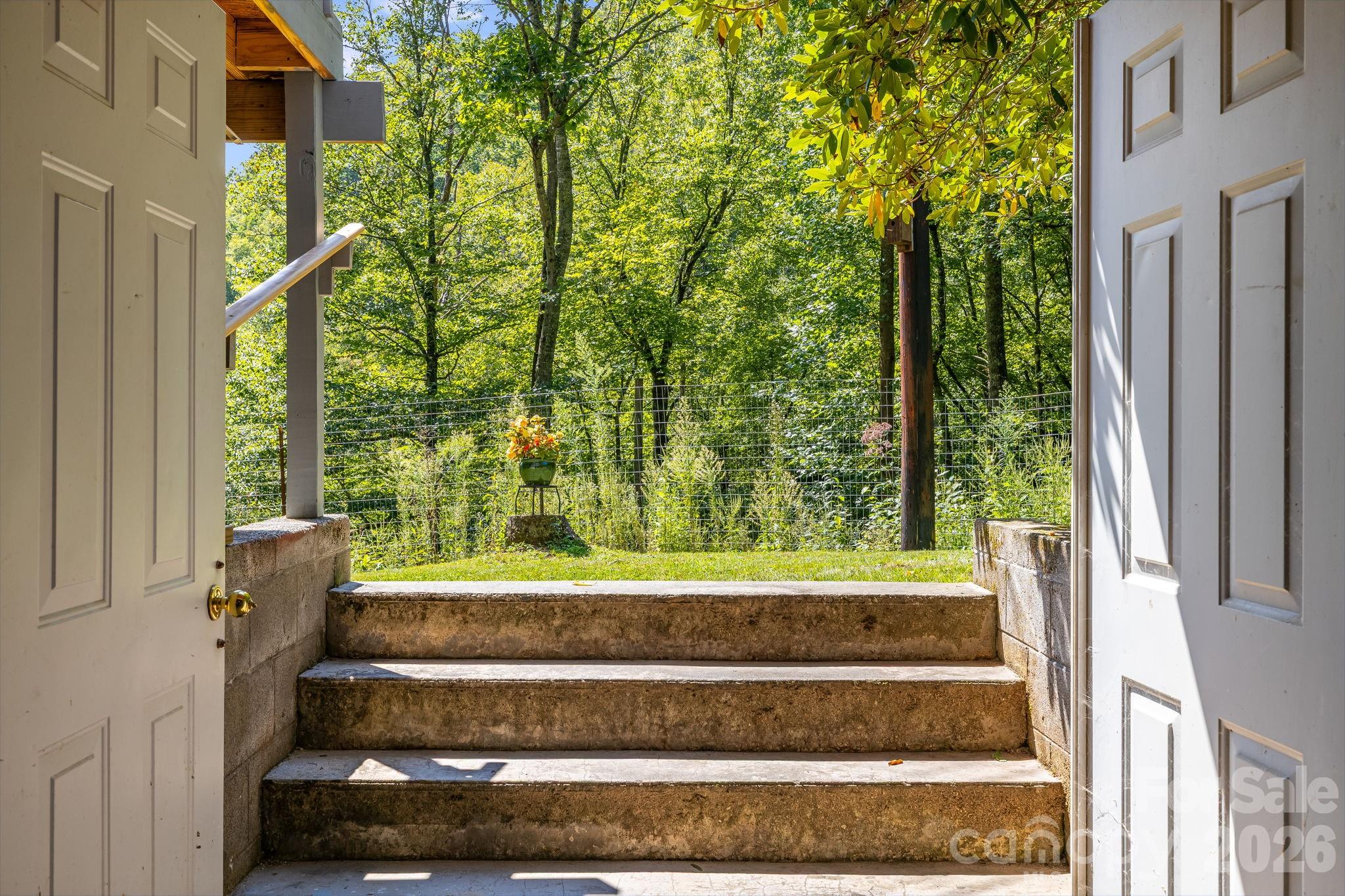 1712 Little Creek Road — Hot Springs