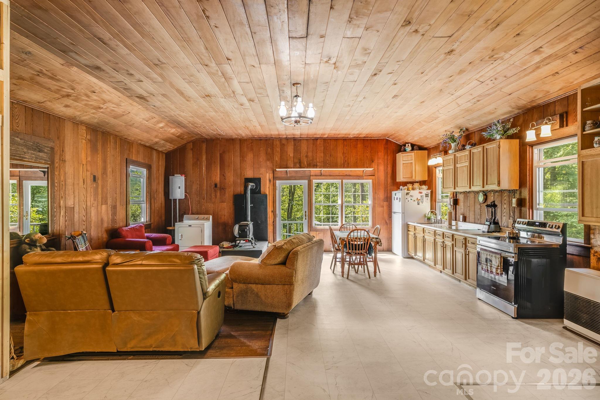 1712 Little Creek Road — Hot Springs