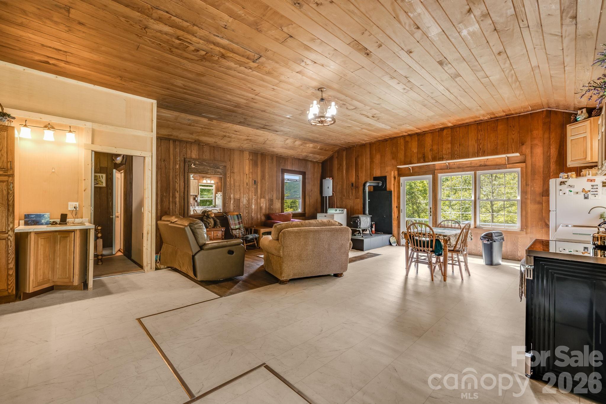 1712 Little Creek Road — Hot Springs