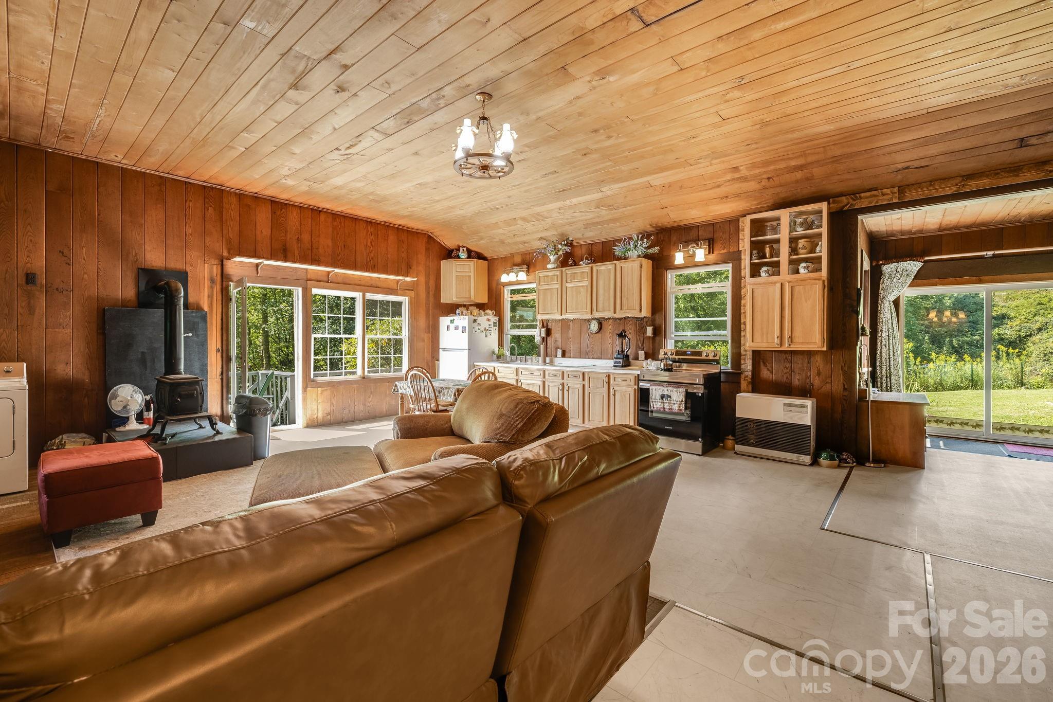 1712 Little Creek Road — Hot Springs