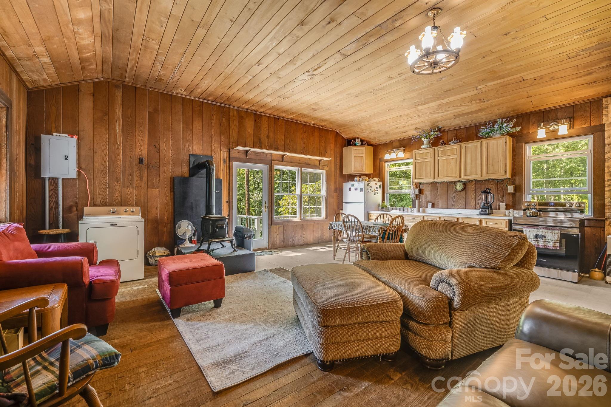 1712 Little Creek Road — Hot Springs