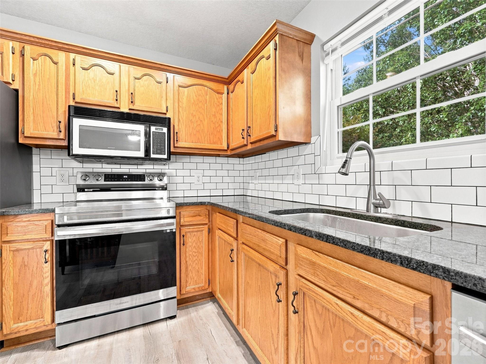 11 Brant Lane — Weaverville