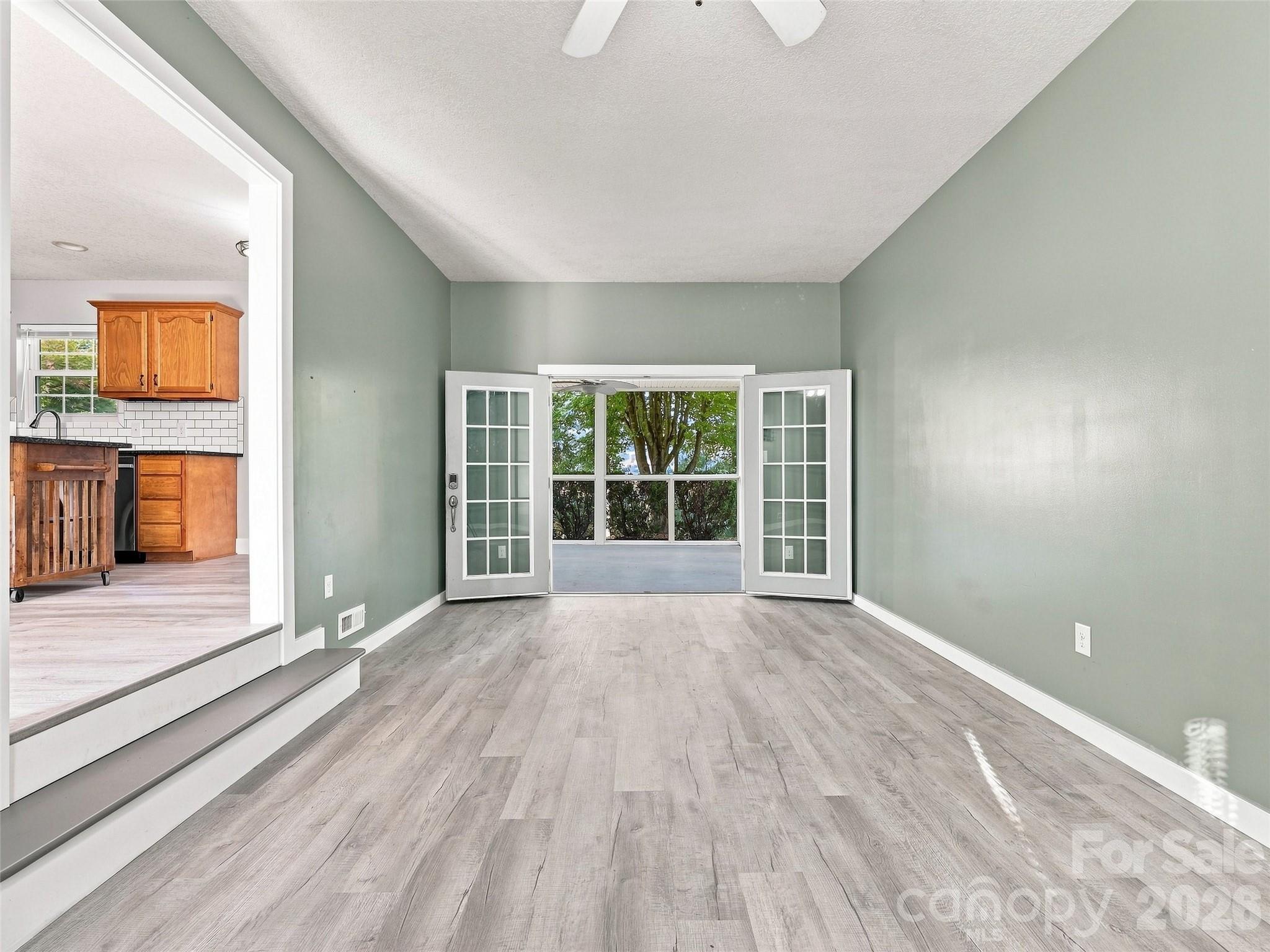 11 Brant Lane — Weaverville