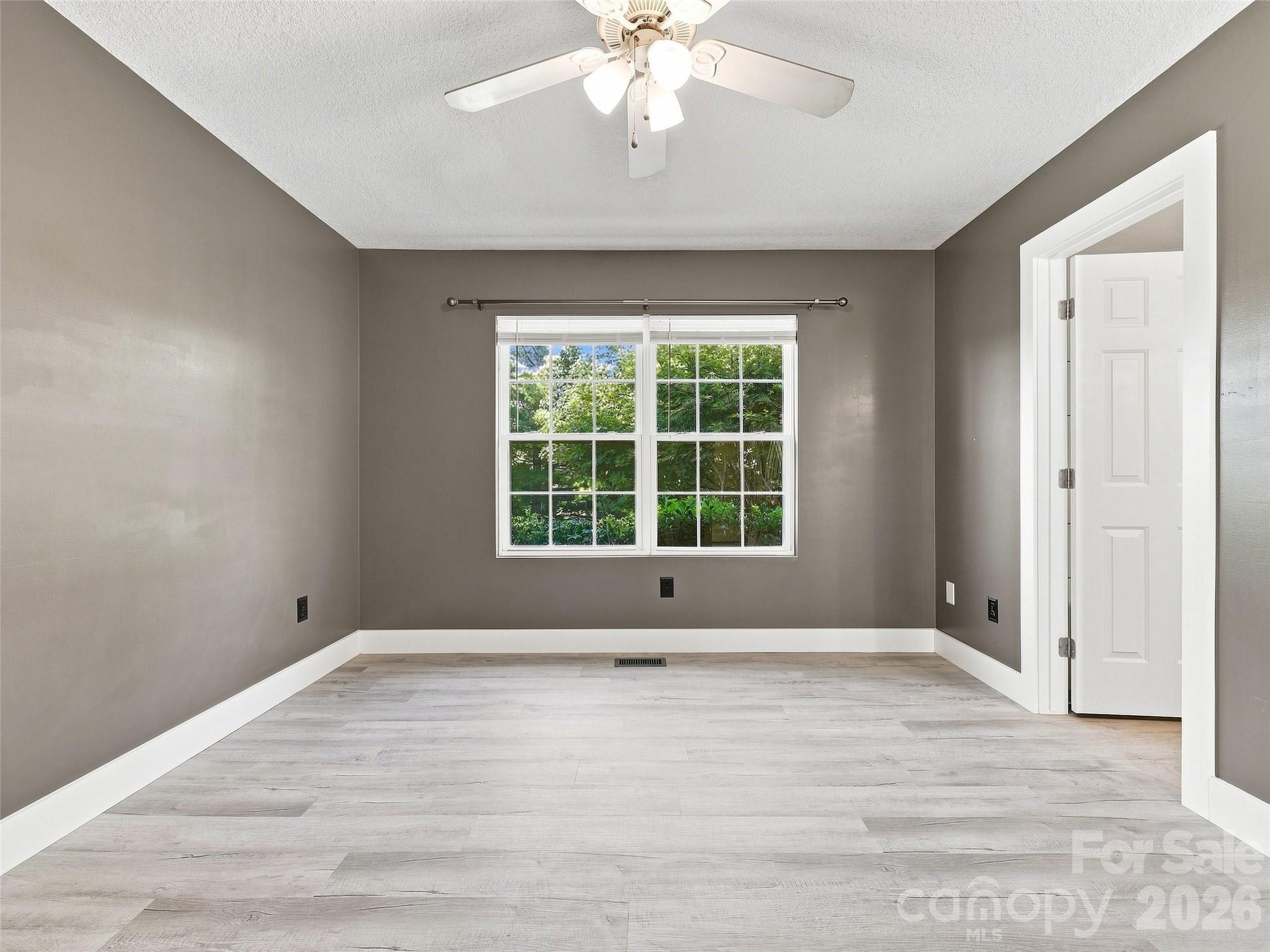 11 Brant Lane — Weaverville