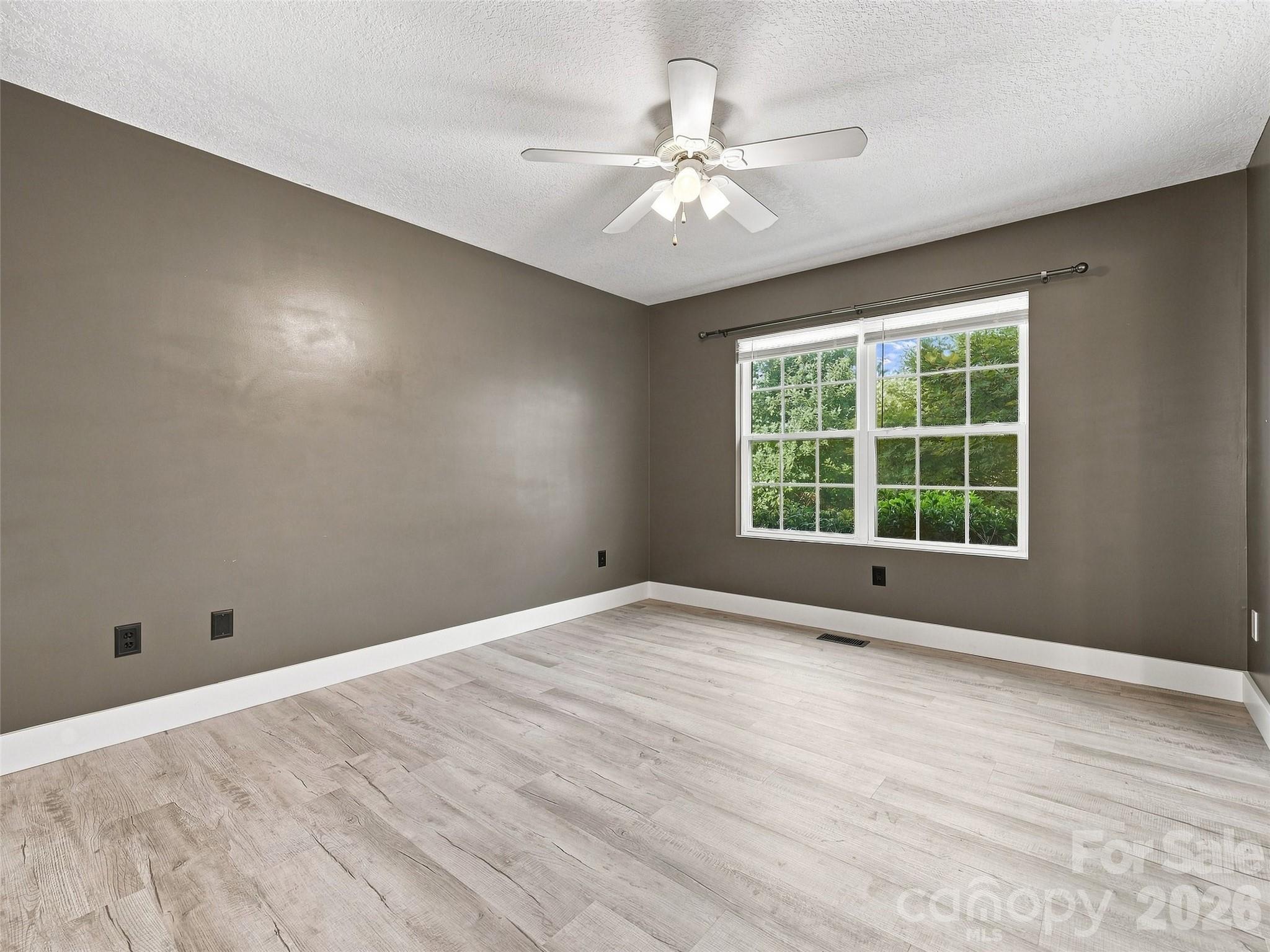 11 Brant Lane — Weaverville