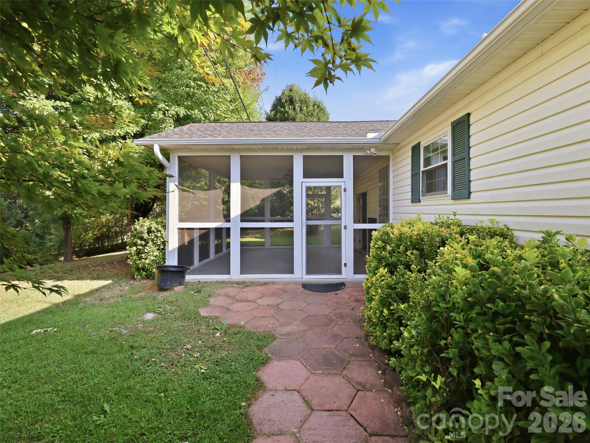 11 Brant Lane — Weaverville