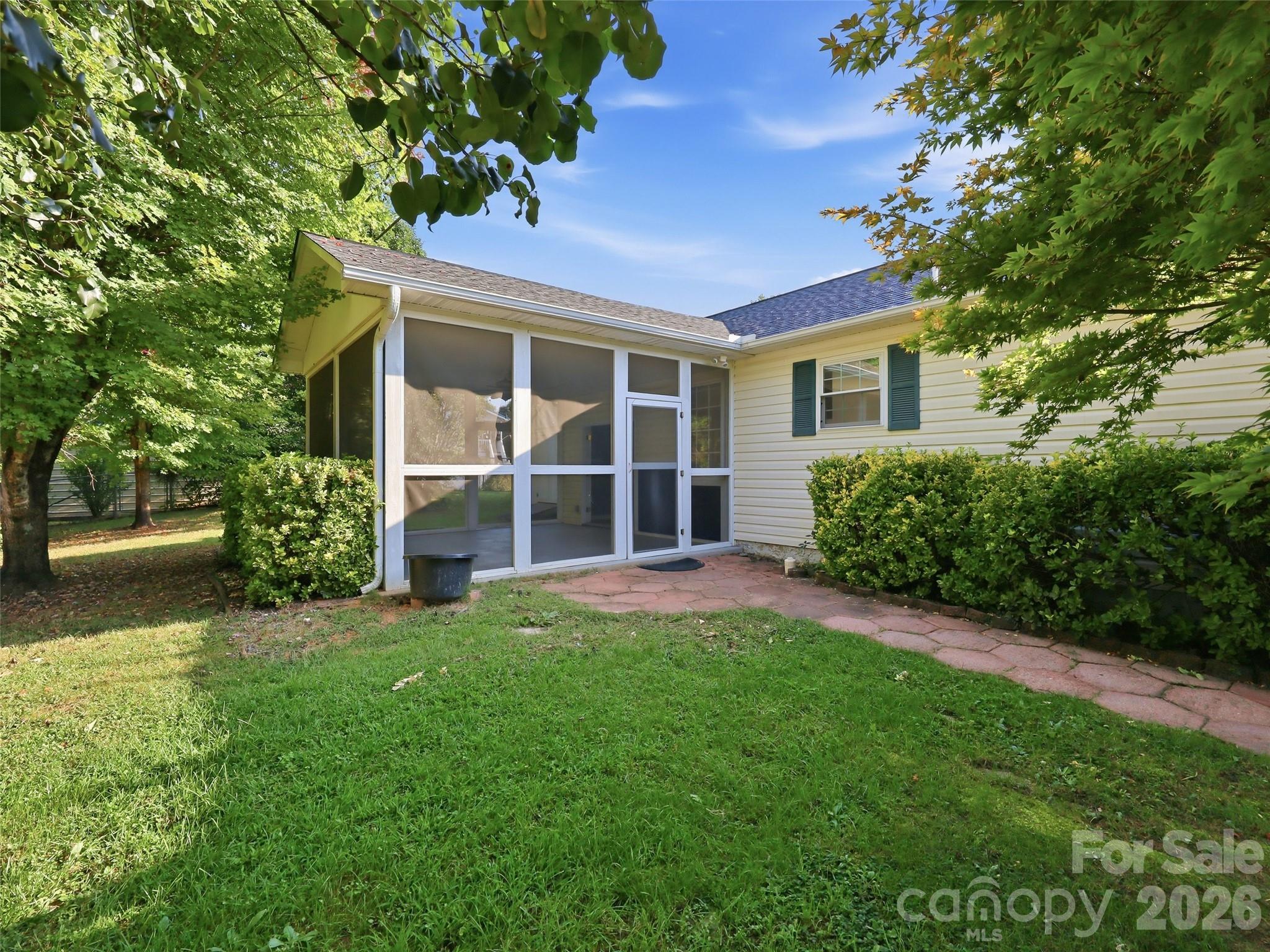 11 Brant Lane — Weaverville
