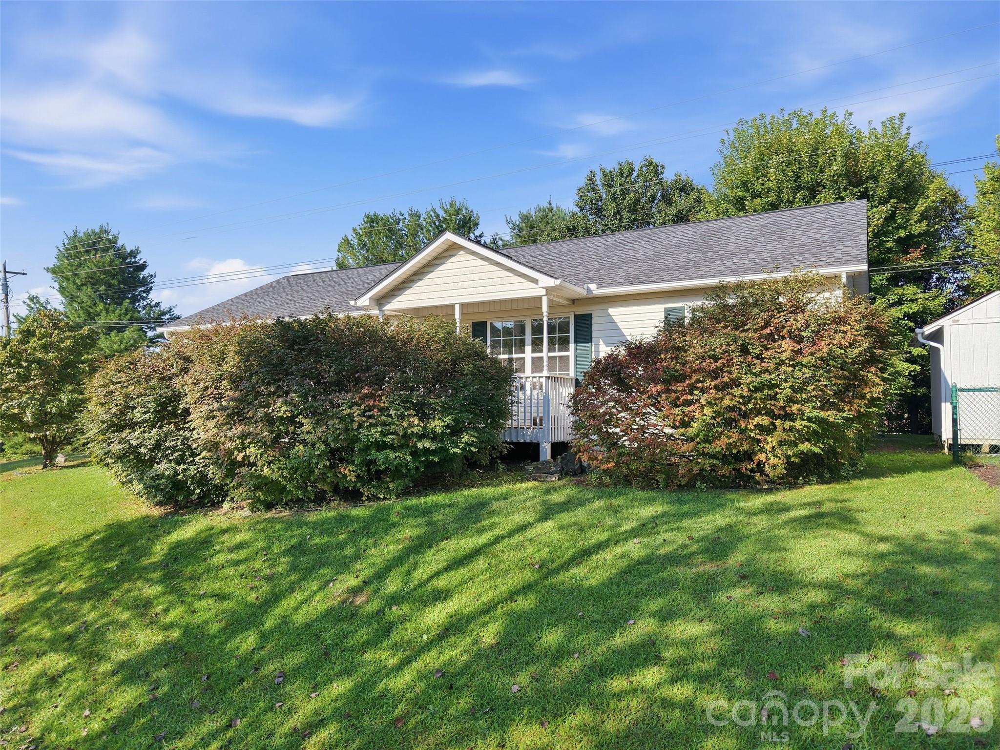 11 Brant Lane — Weaverville