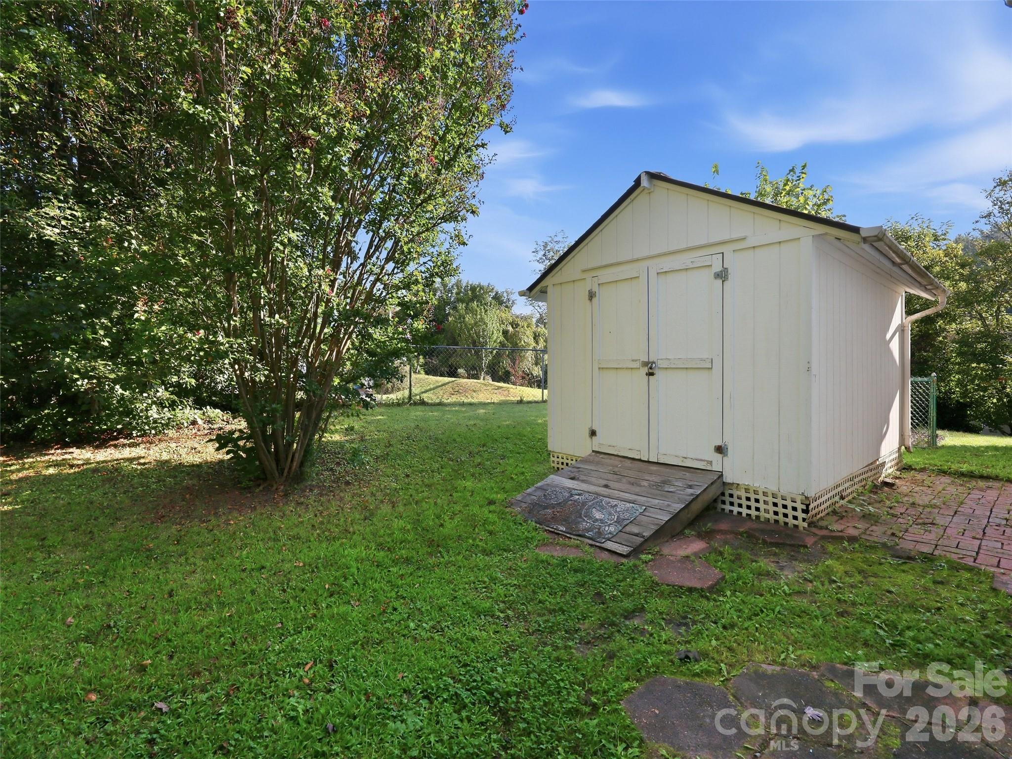 11 Brant Lane — Weaverville