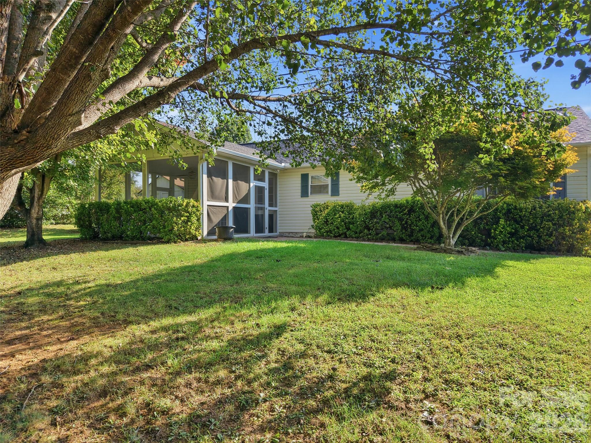 11 Brant Lane — Weaverville