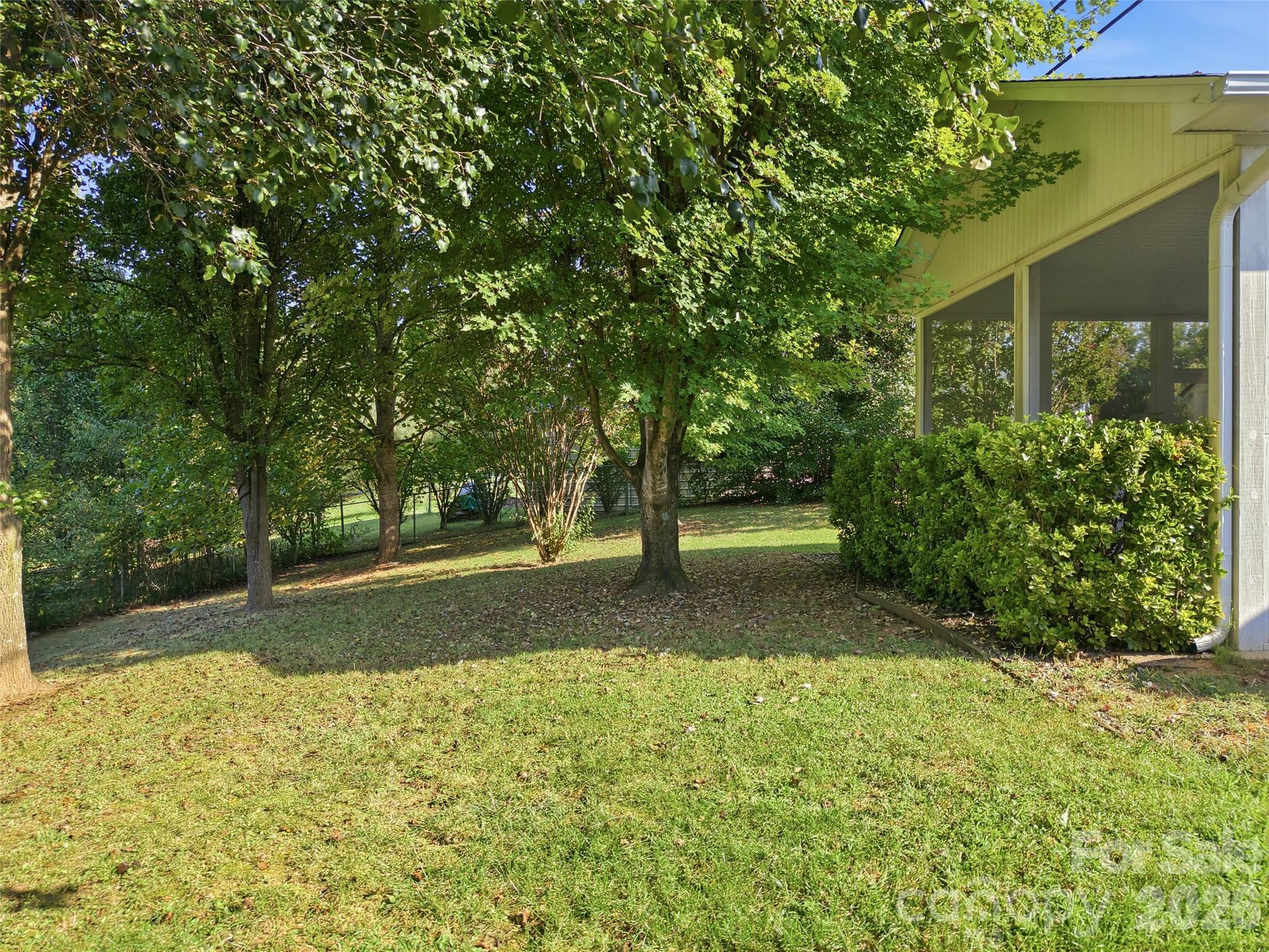 11 Brant Lane — Weaverville