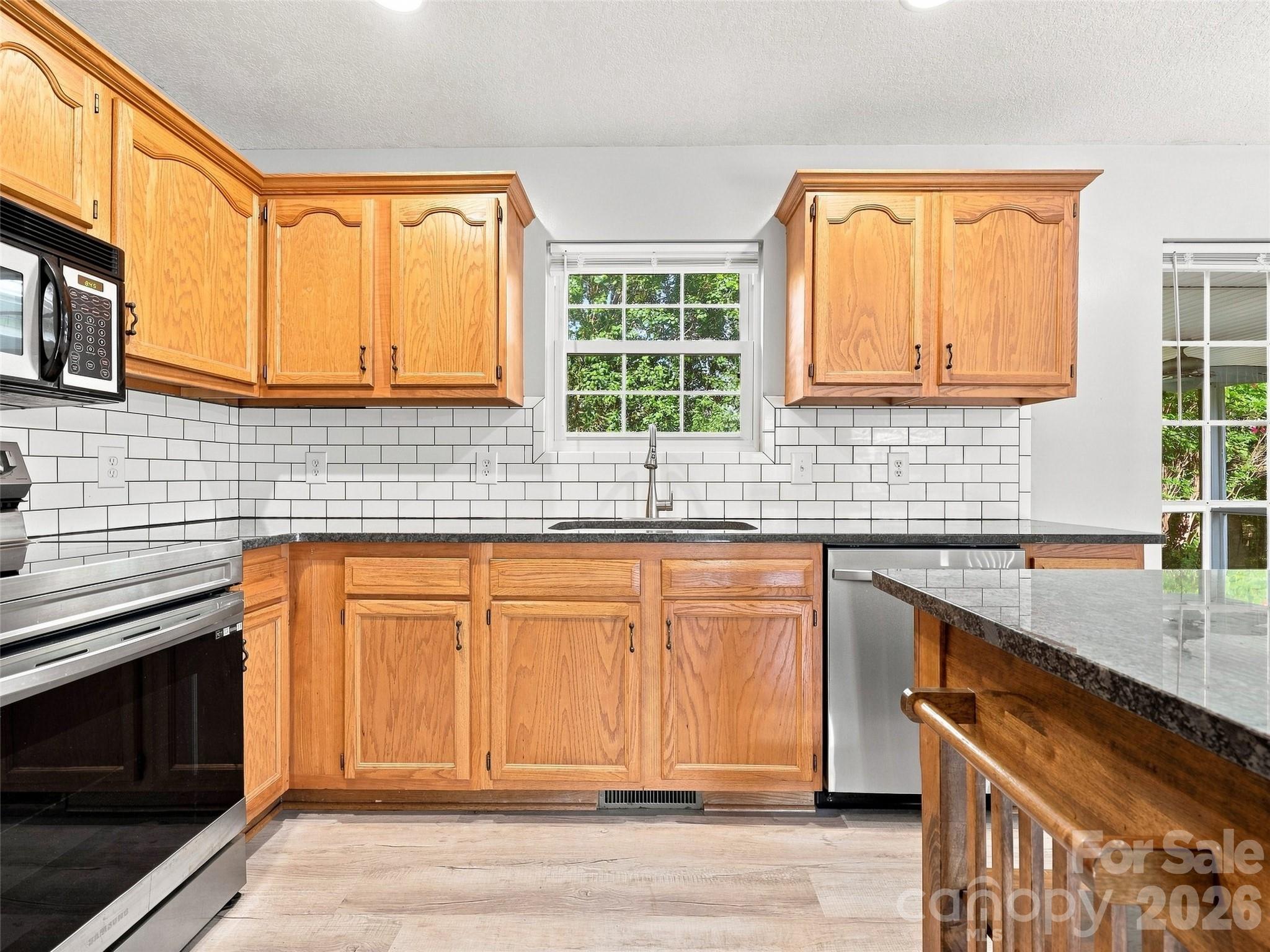 11 Brant Lane — Weaverville