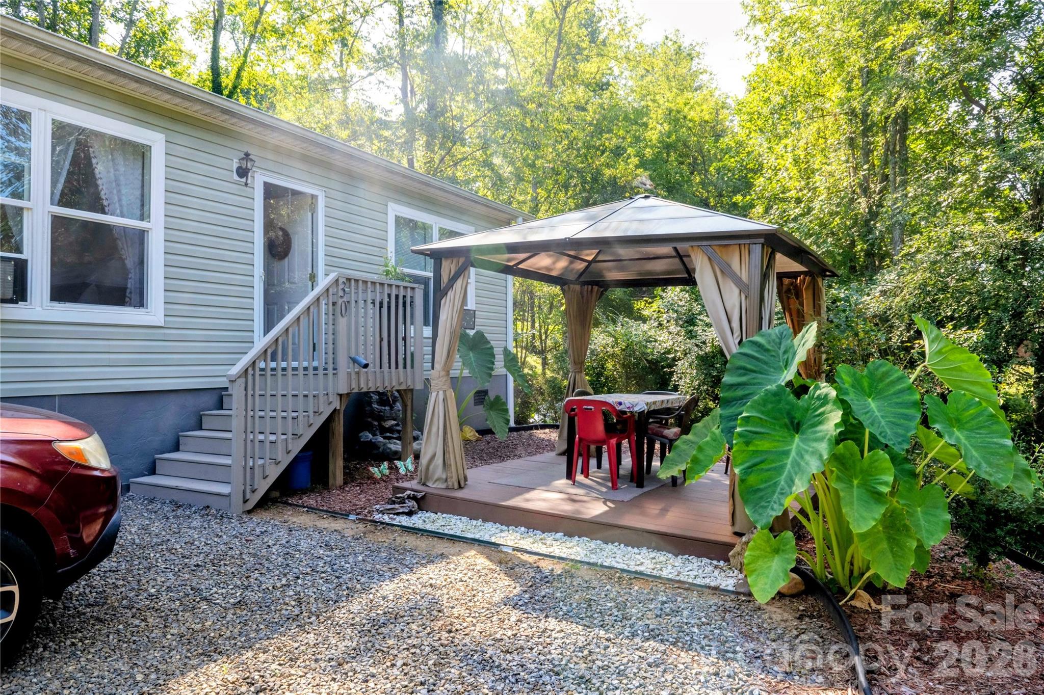 30 & 32 W Skyland Circle — Asheville