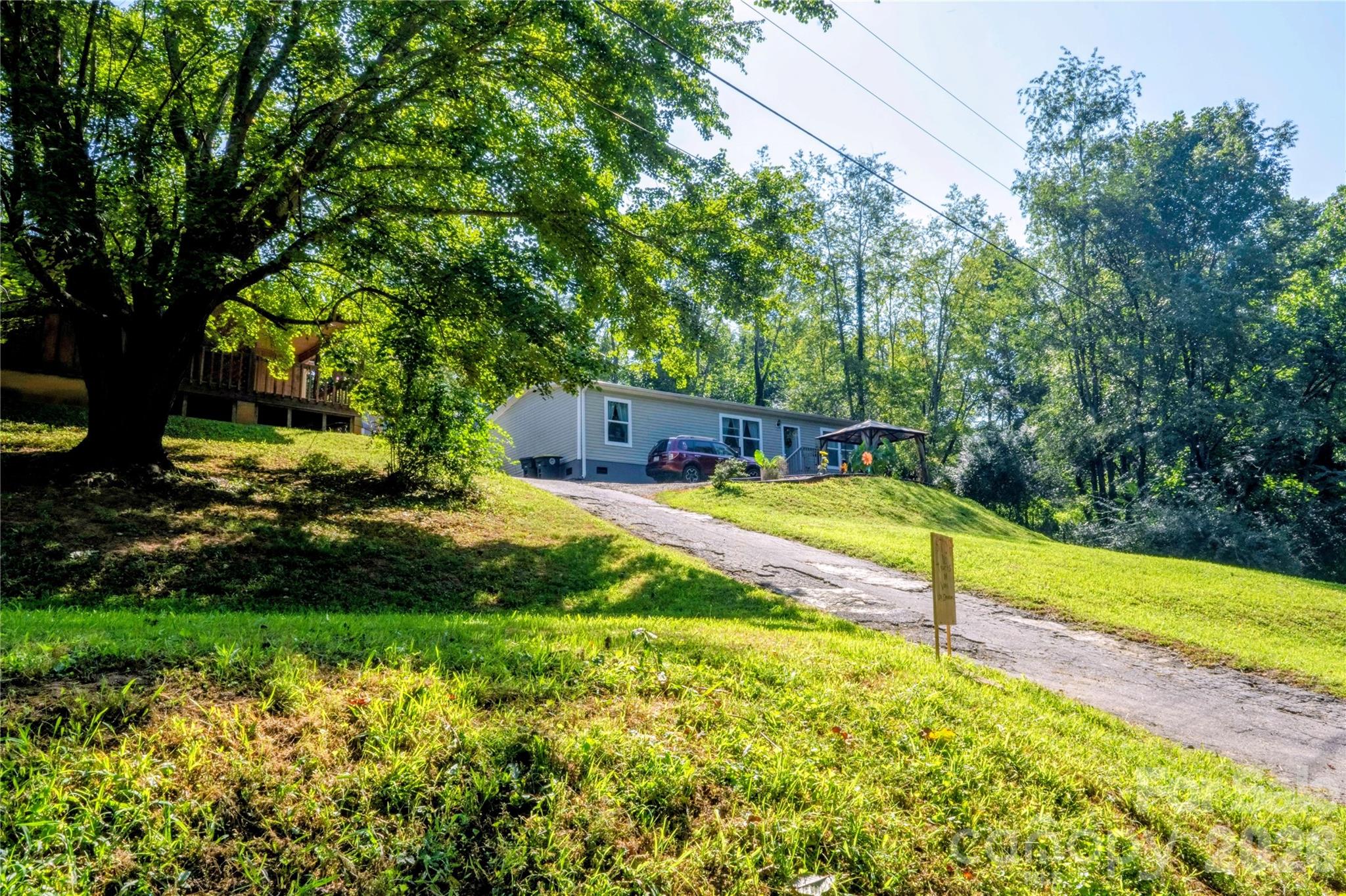 30 & 32 W Skyland Circle — Asheville