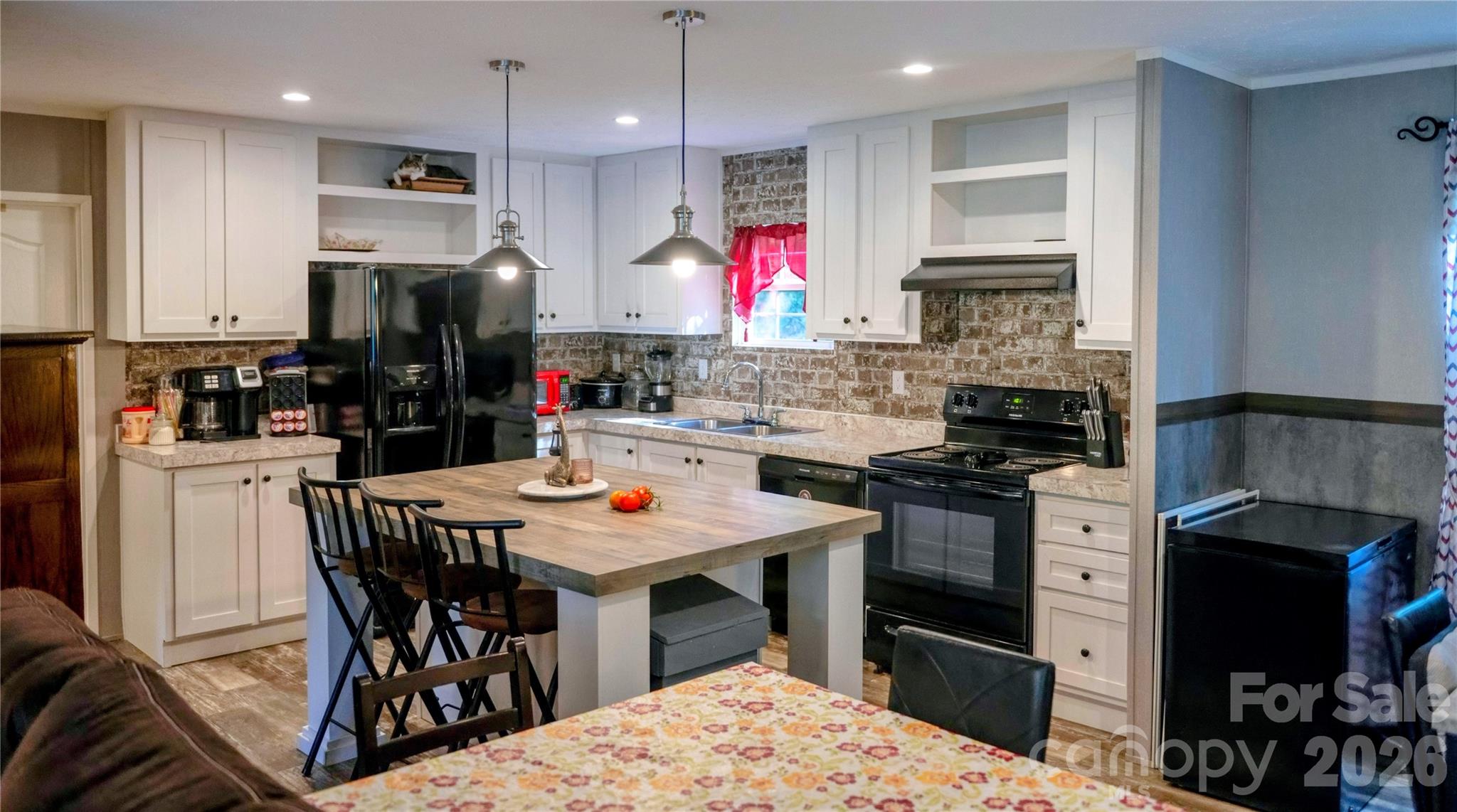 30 & 32 W Skyland Circle — Asheville