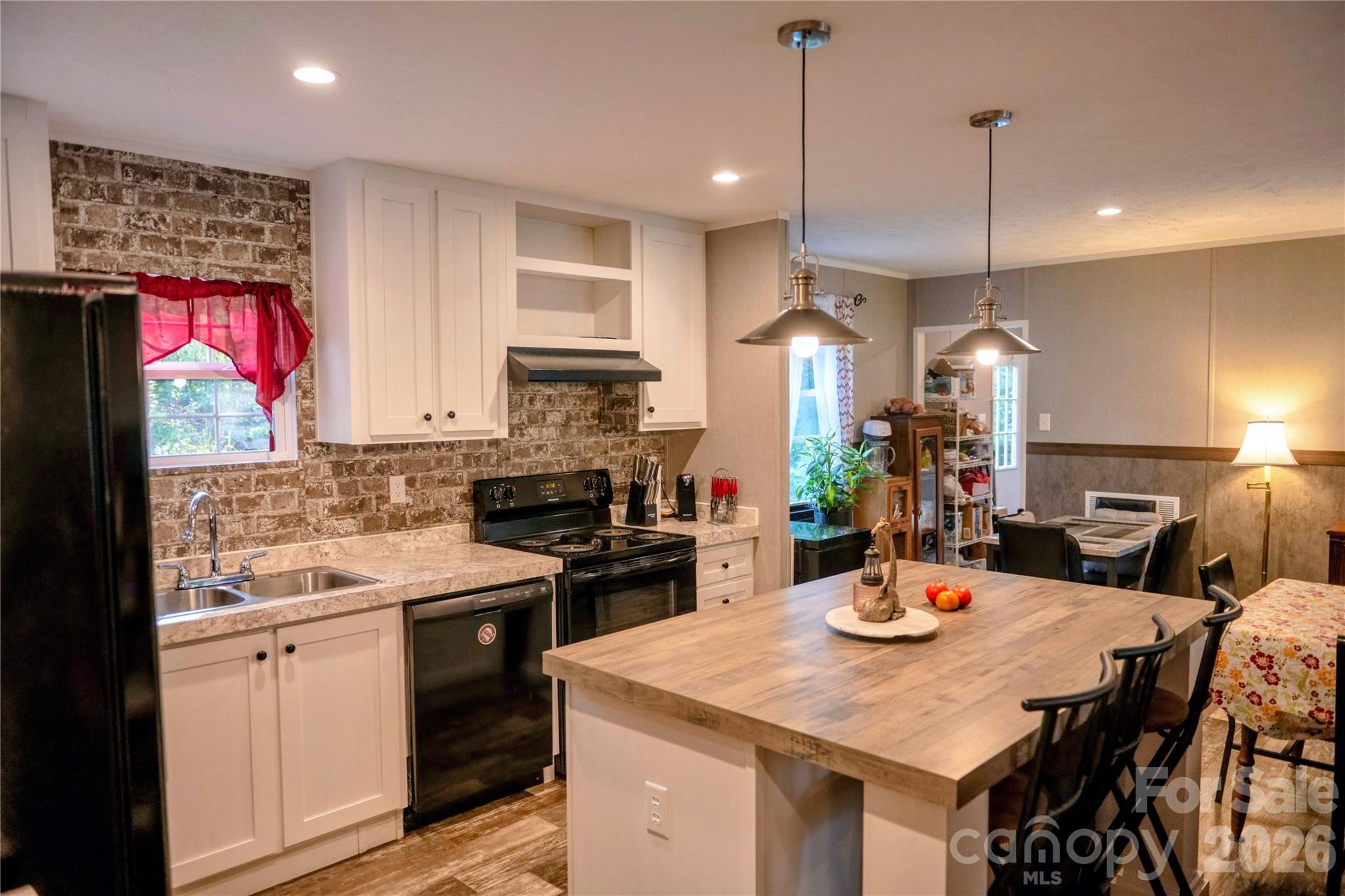 30 & 32 W Skyland Circle — Asheville