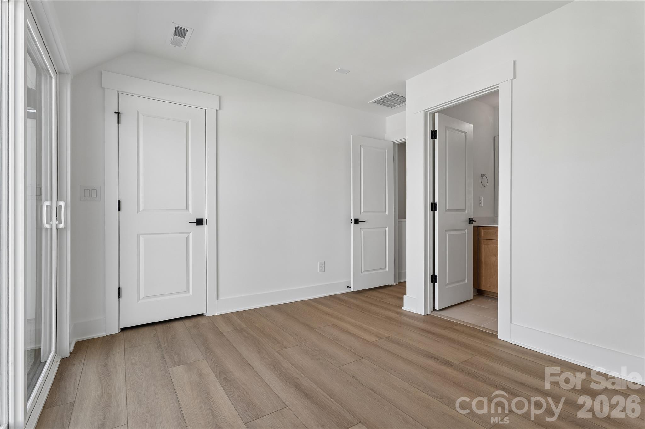 3704 S Tryon Street — Charlotte