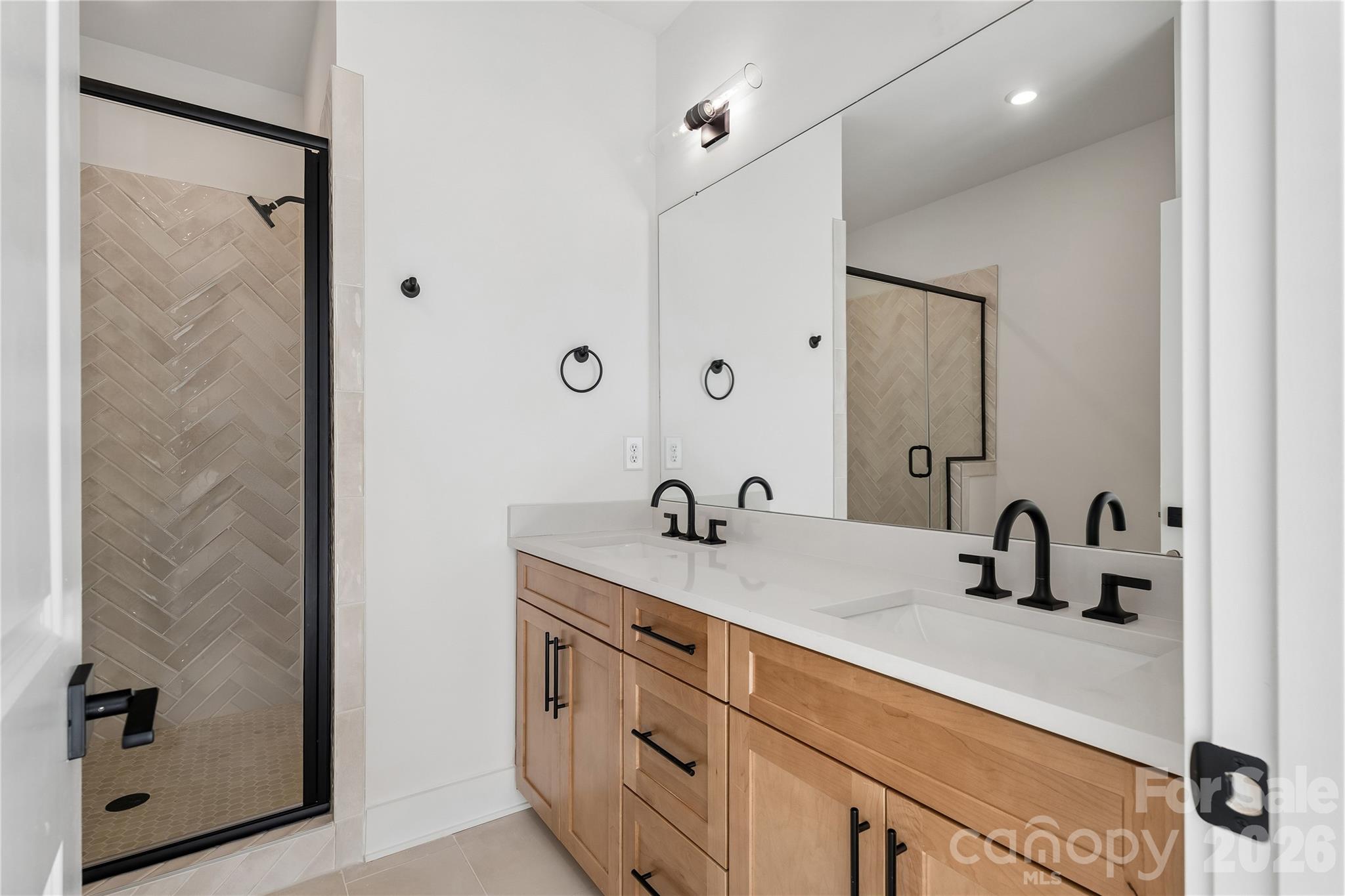 3704 S Tryon Street — Charlotte