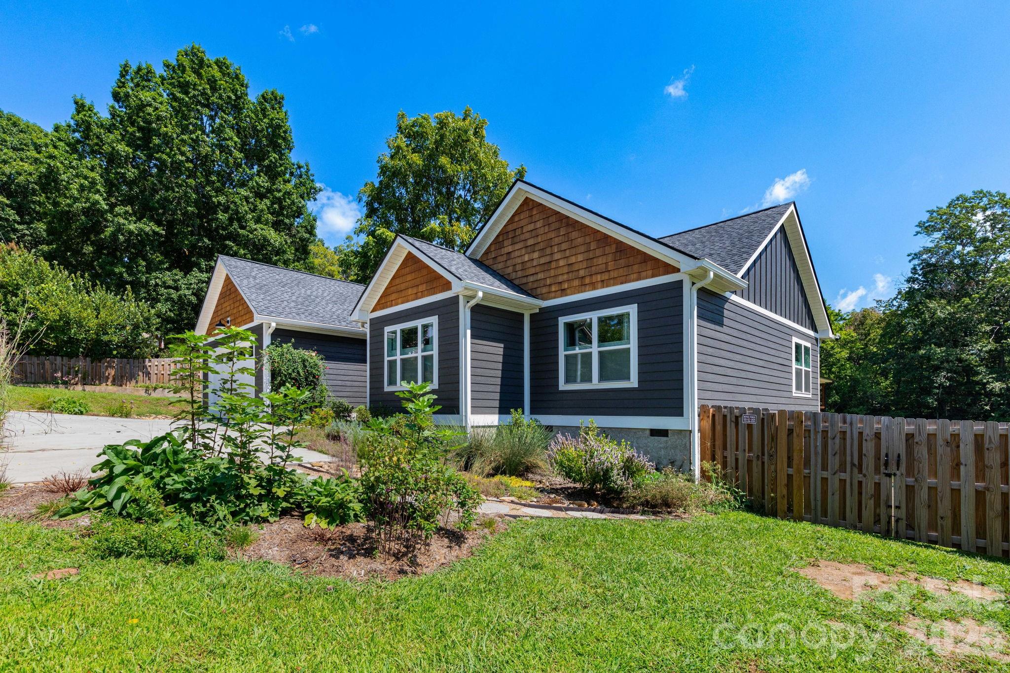 206 Padgettown Road — Black Mountain