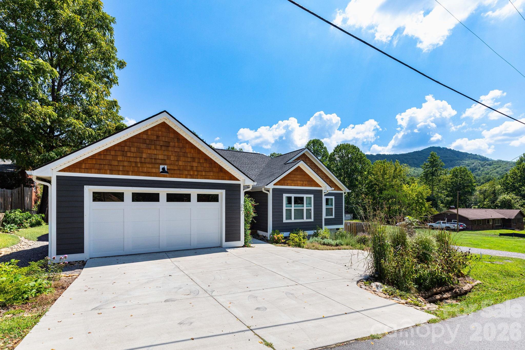 206 Padgettown Road — Black Mountain