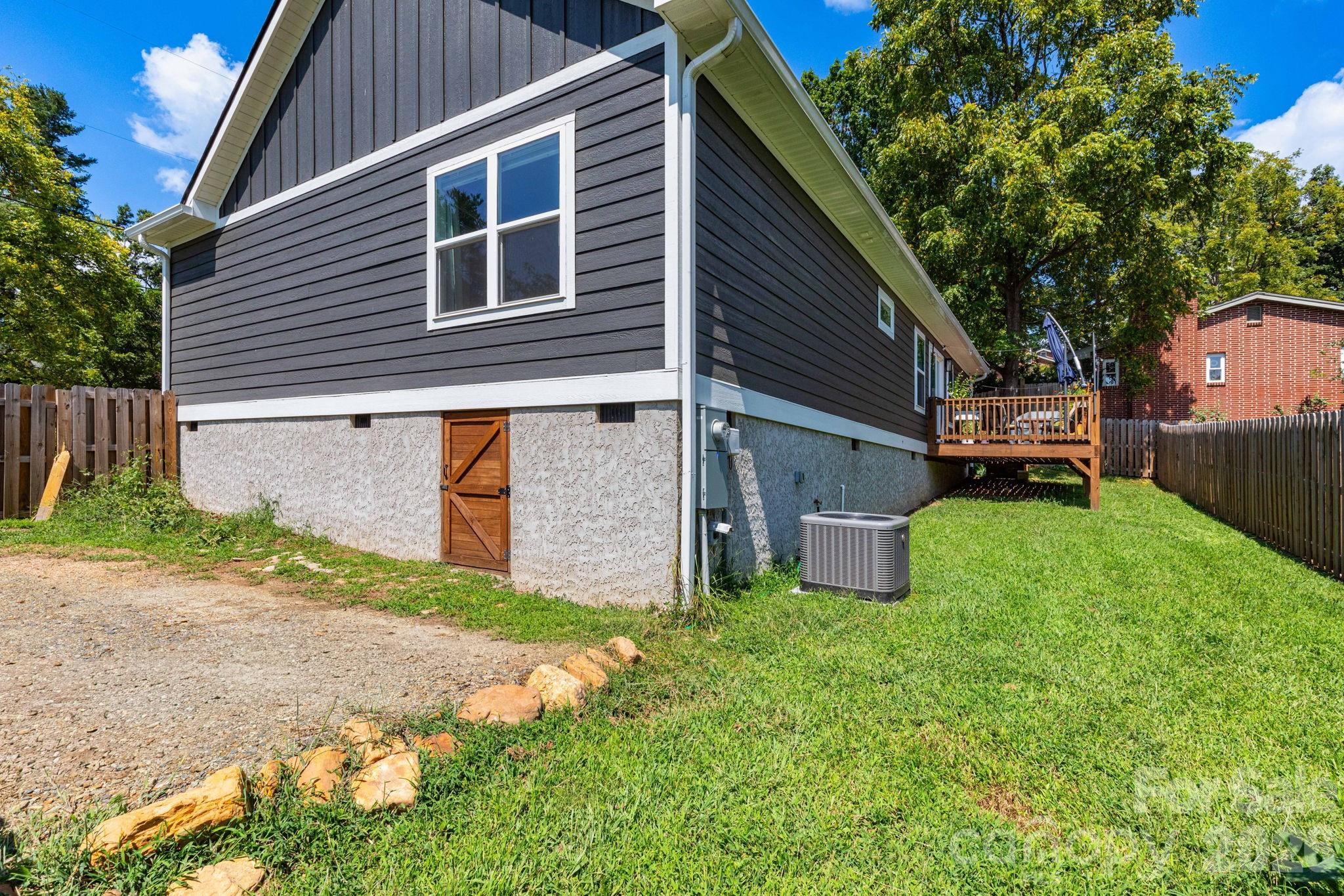 206 Padgettown Road — Black Mountain