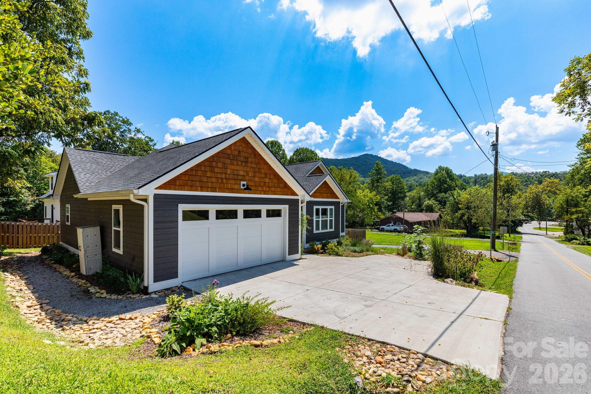 206 Padgettown Road — Black Mountain