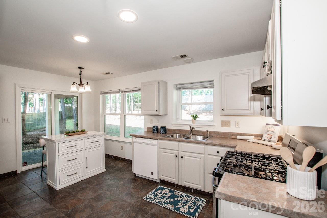 7605 Wynstone Ridge Circle — Huntersville