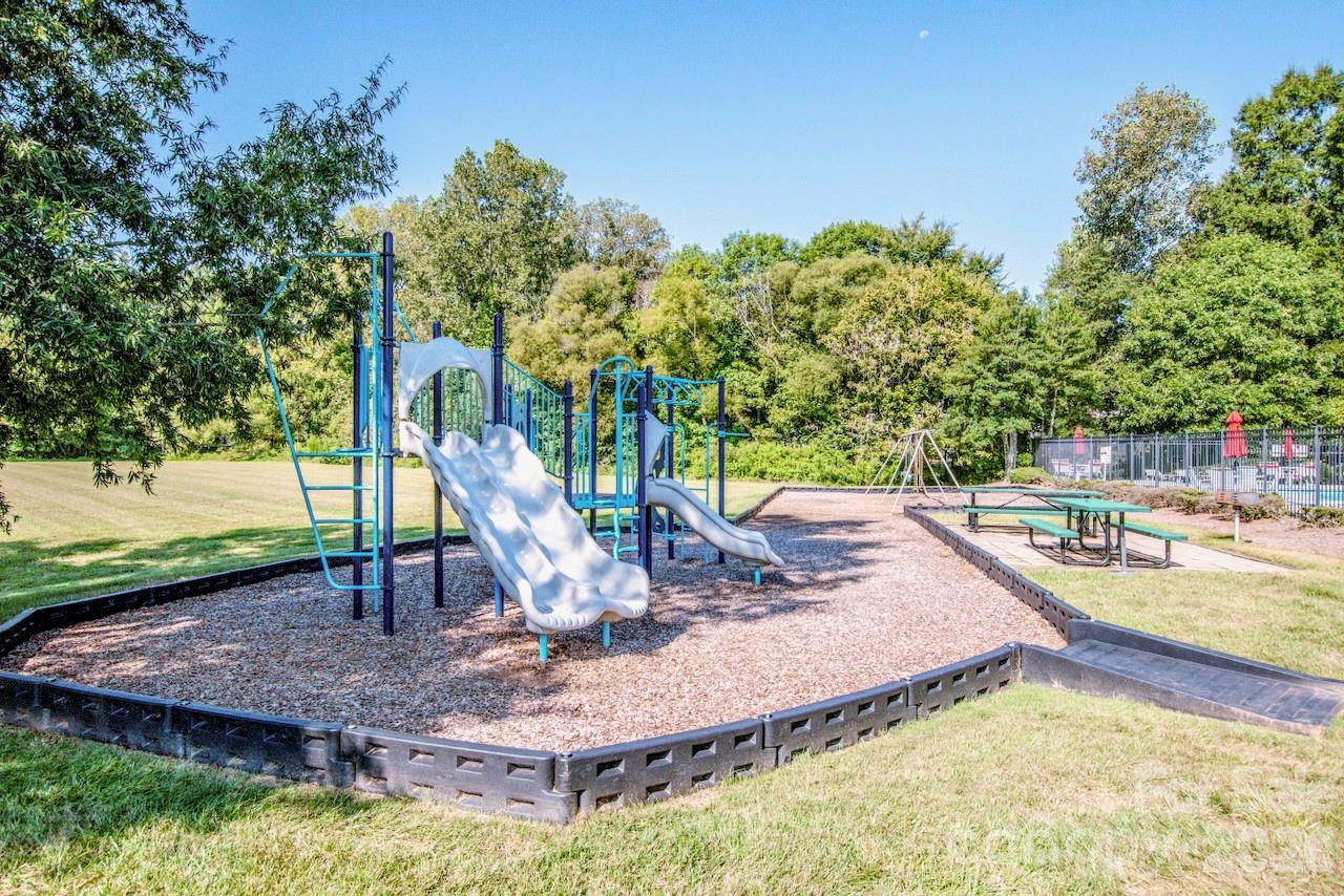 7605 Wynstone Ridge Circle — Huntersville