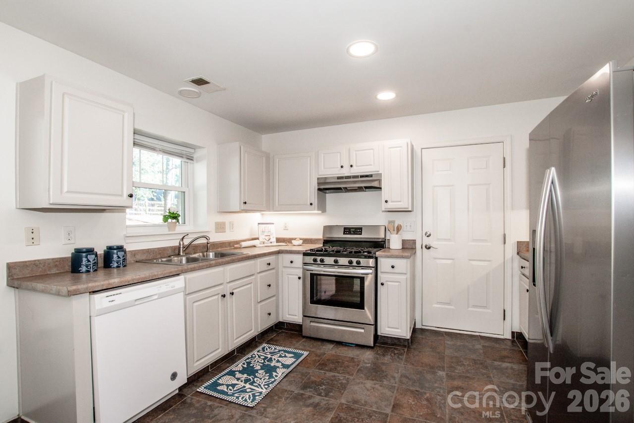 7605 Wynstone Ridge Circle — Huntersville