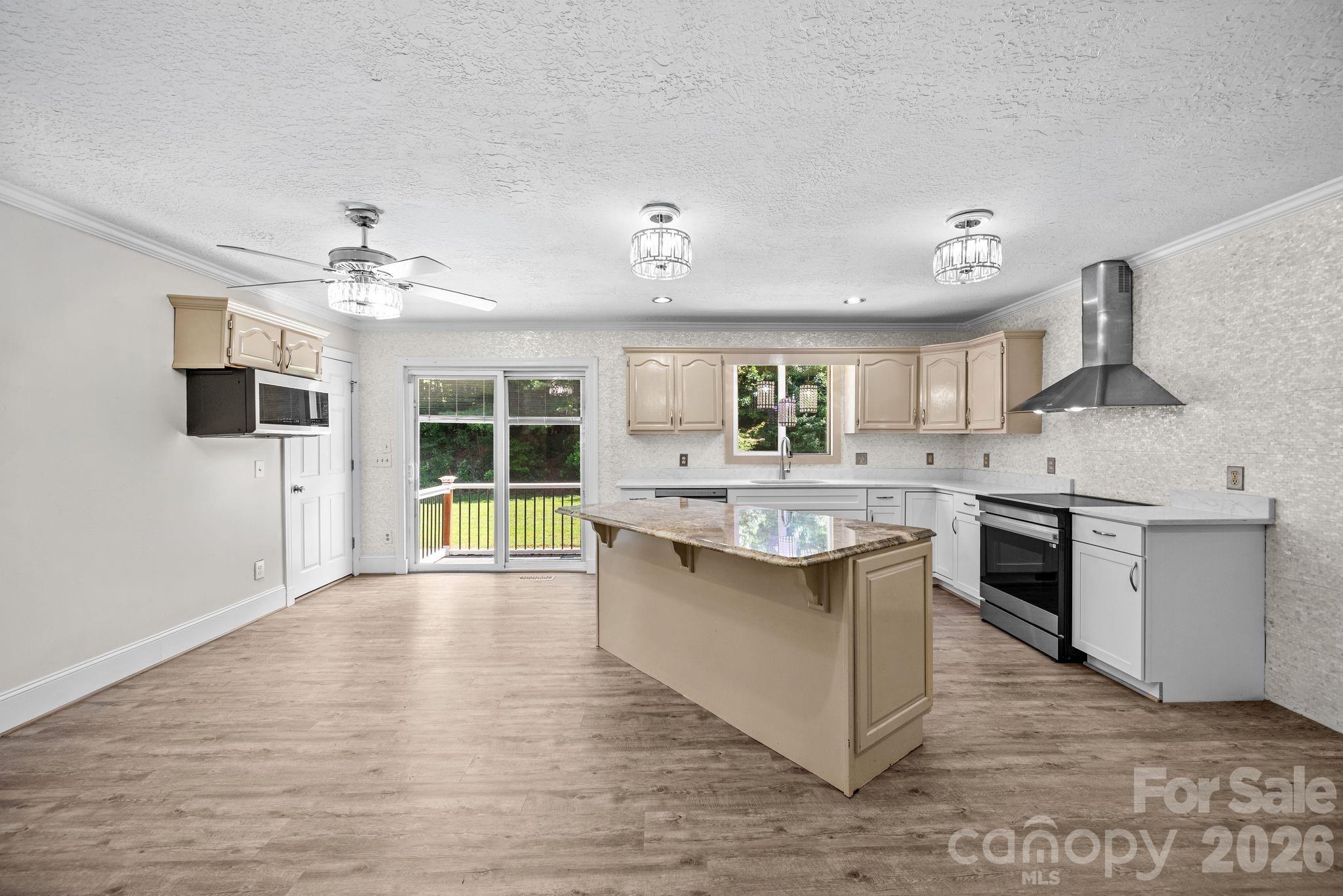 949 Dav Road — Hays