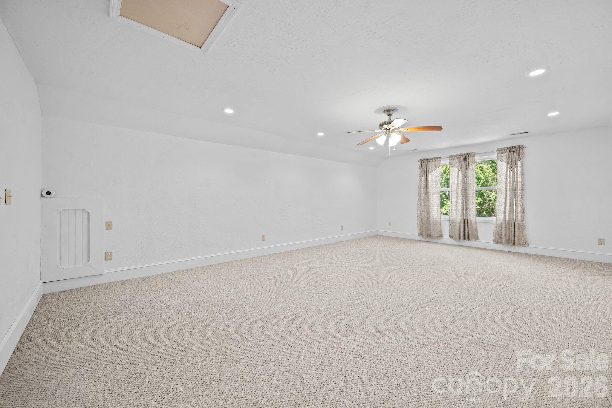 949 Dav Road — Hays