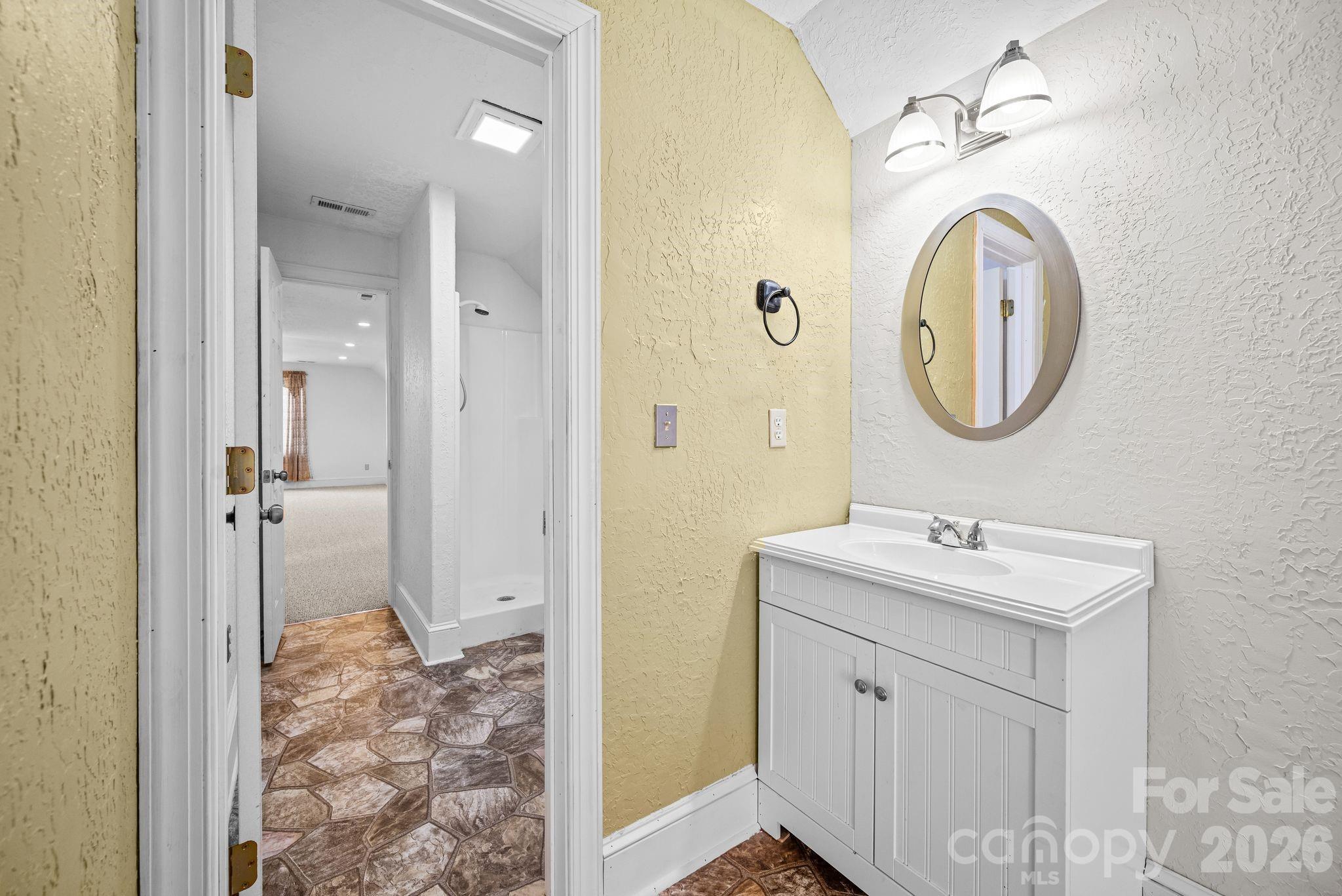 949 Dav Road — Hays
