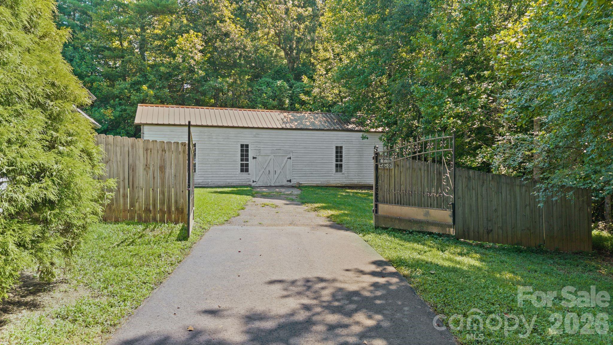949 Dav Road — Hays