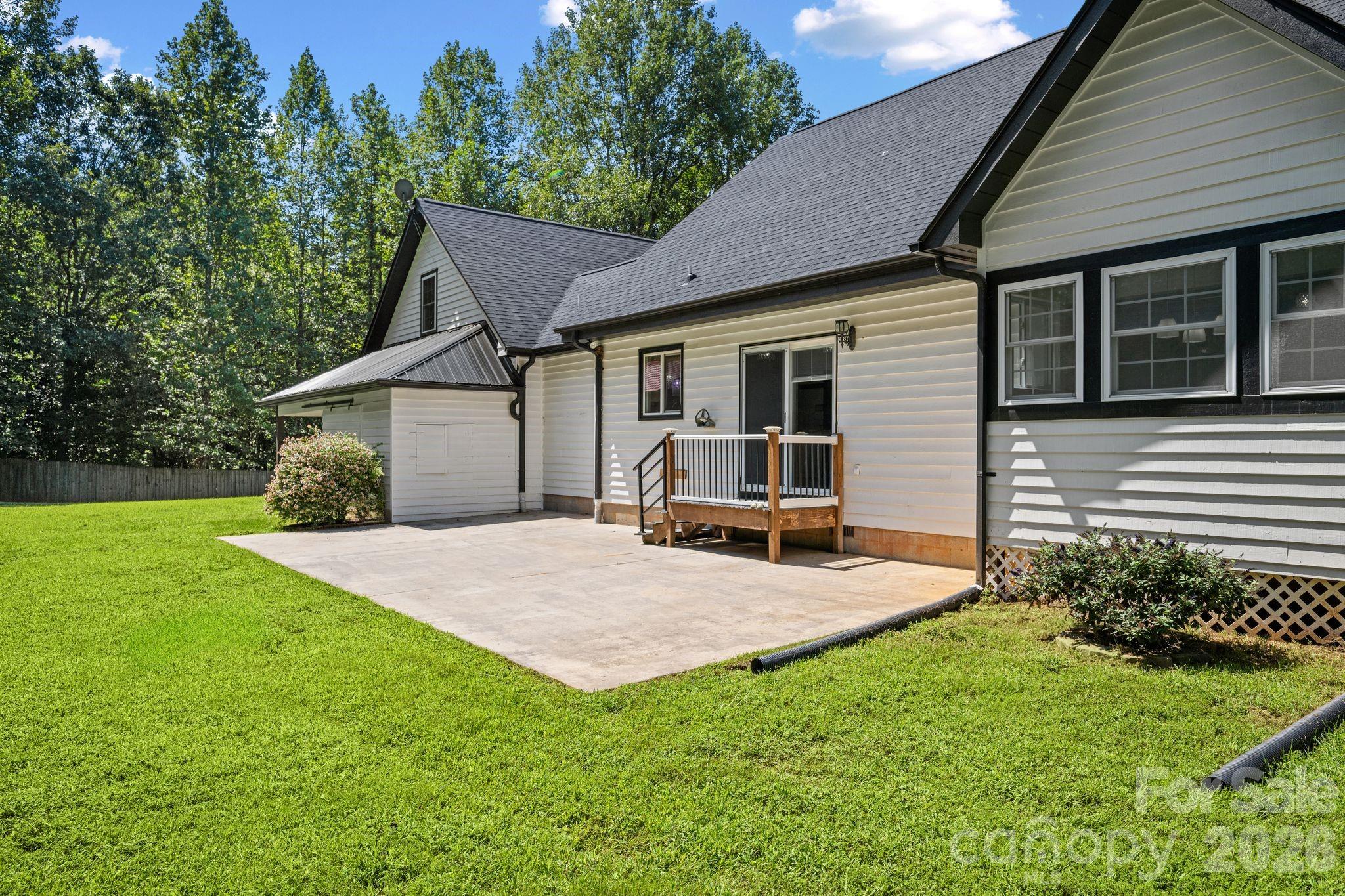 949 Dav Road — Hays