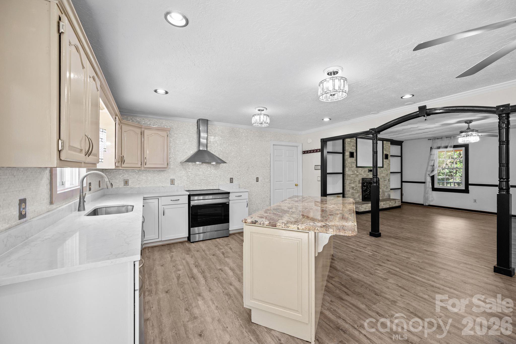 949 Dav Road — Hays
