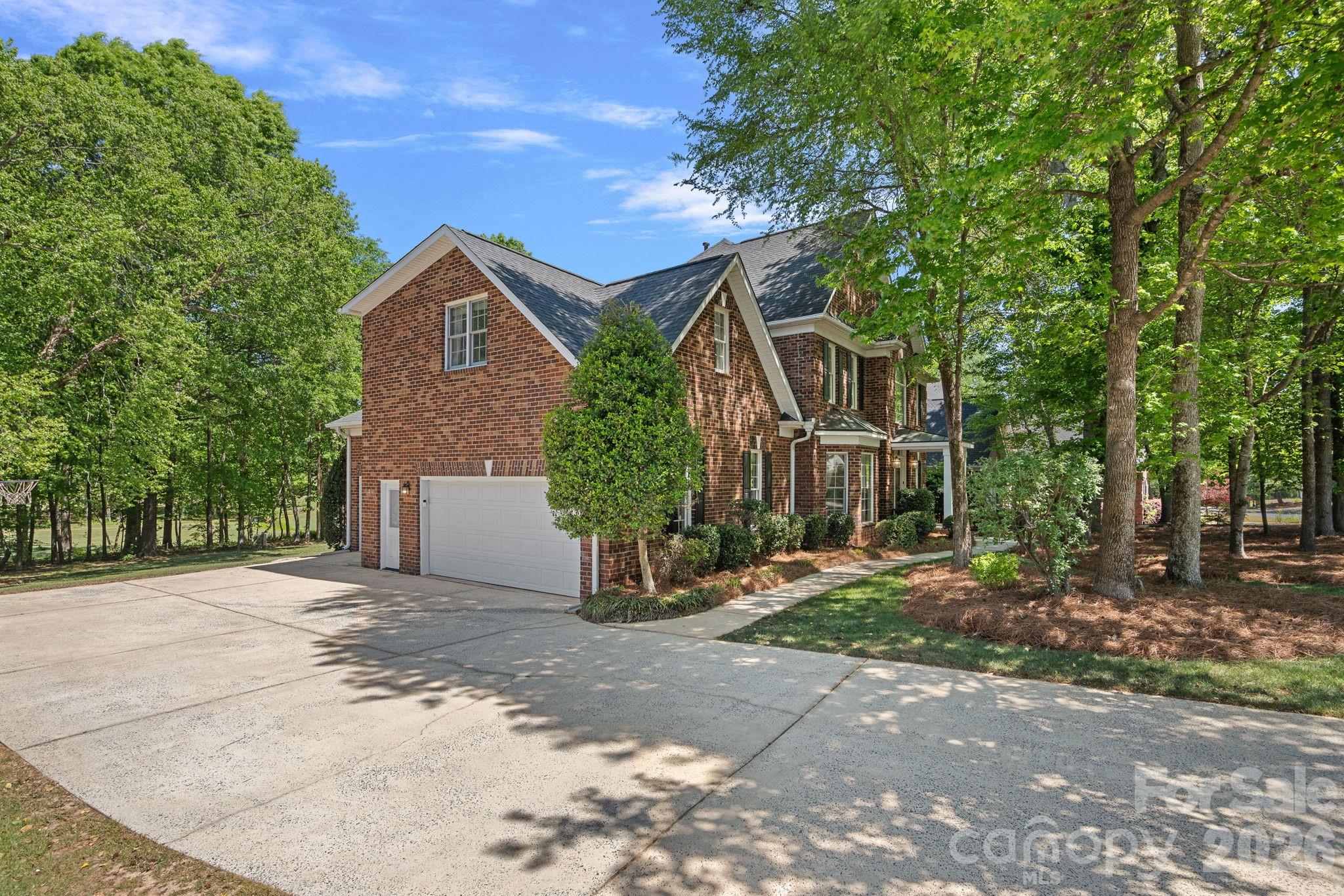 2401 Flagstick Drive — Matthews