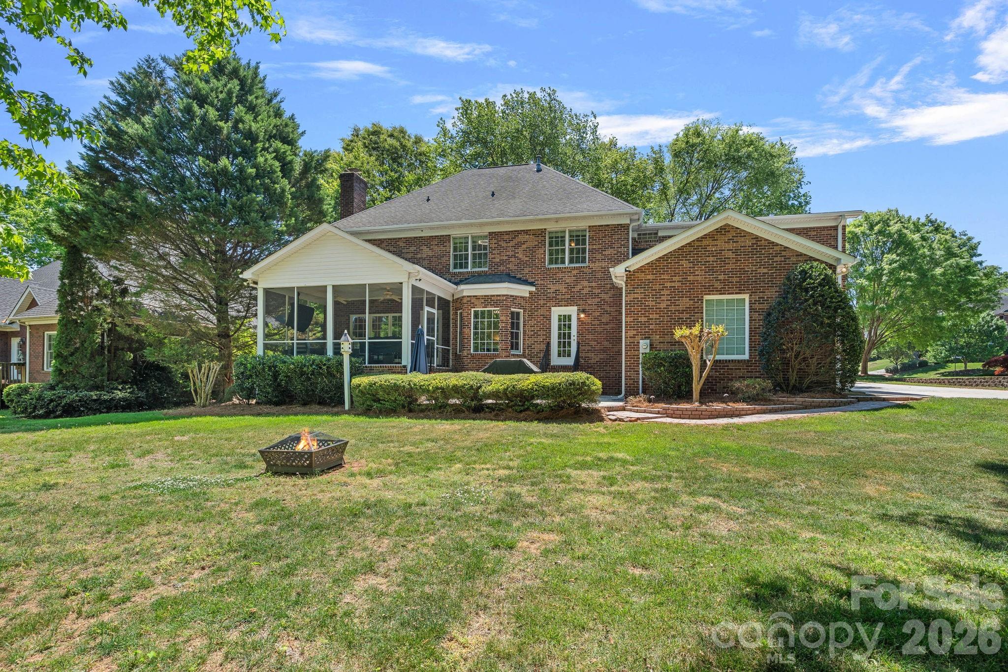 2401 Flagstick Drive — Matthews